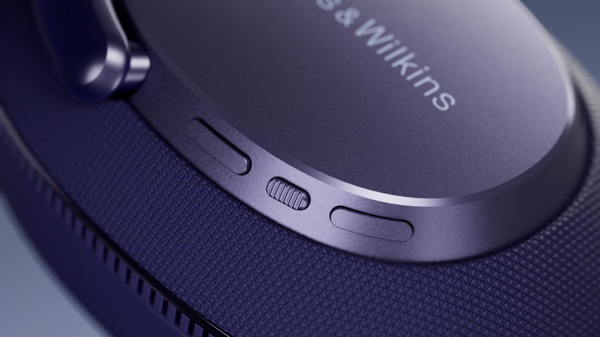 Nahaufnahme von Knöpfen auf einem dunkelblauen und lila Gerät, mit dem Markennamen Bowers & Wilkins sichtbar.