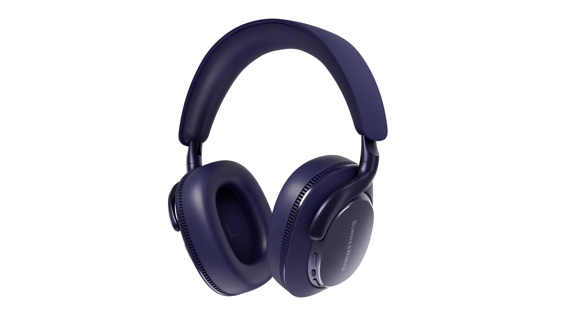Marineblaue Kopfhörer mit dem Markennamen Bowers & Wilkins.