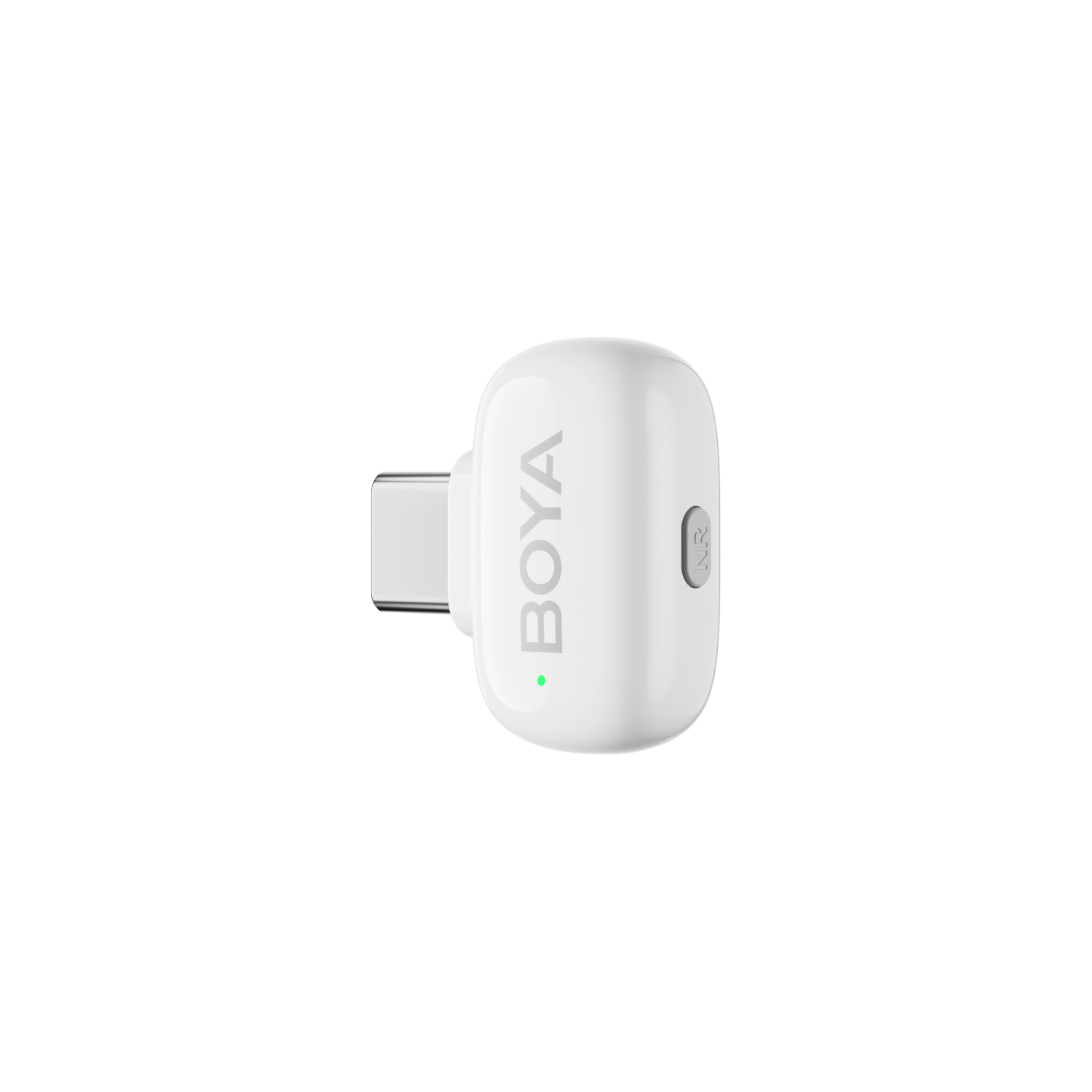 Een witte Boya microfoonadapter met een USB-C connector. De adapter staat op een witte achtergrond.