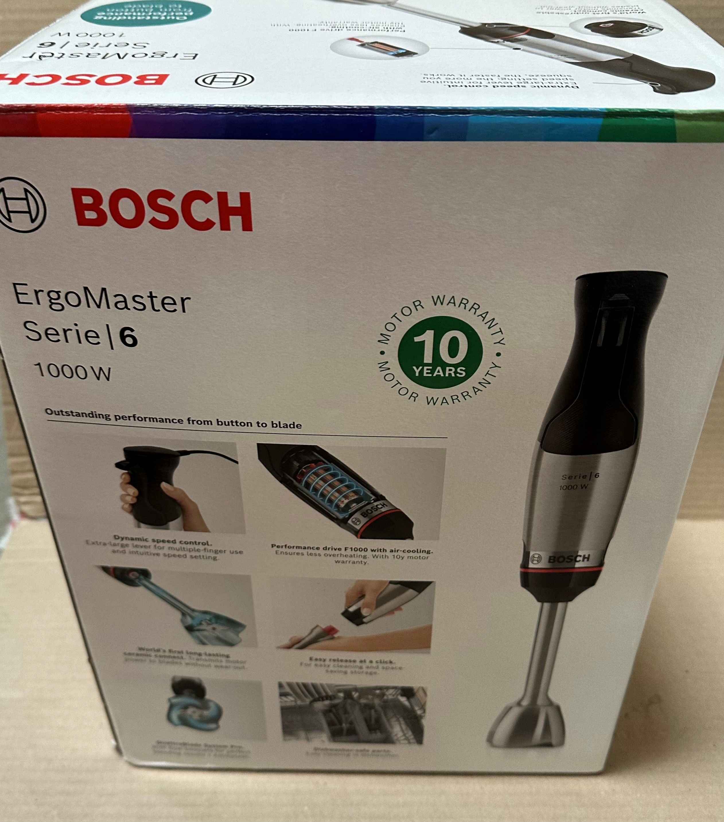 Pudełko blendera Bosch ErgoMaster, szczegóły produktu i widoczny blender.