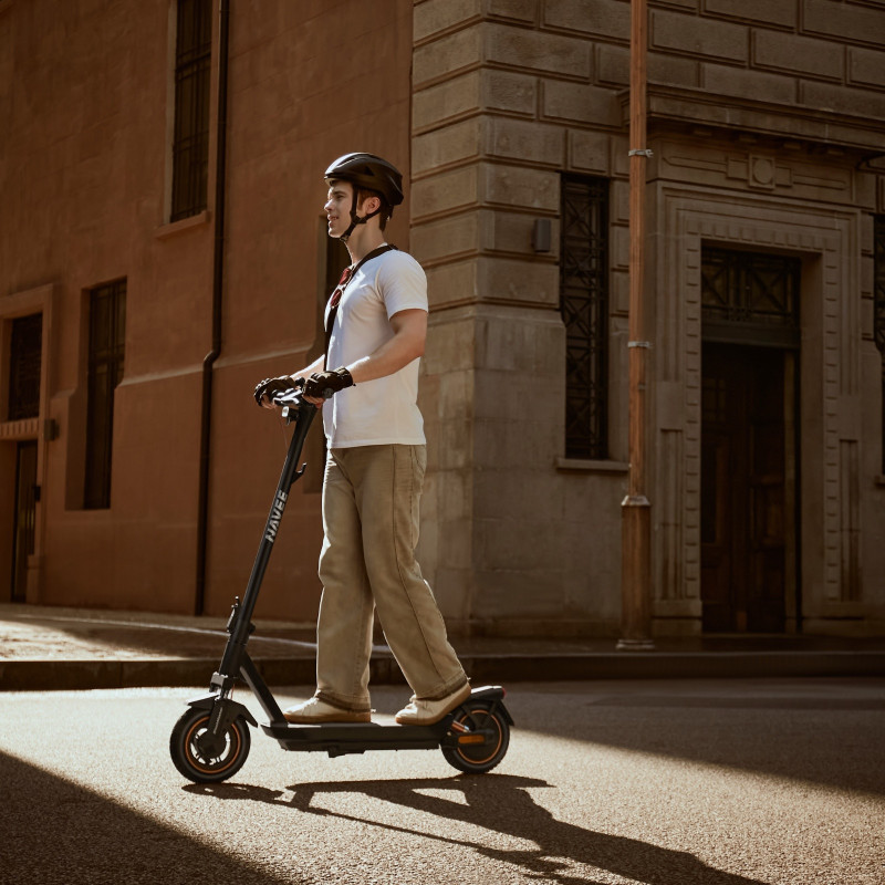 Czarna płyta indukcyjna z czerwoną ofertą zwrotu gotówki od LG.