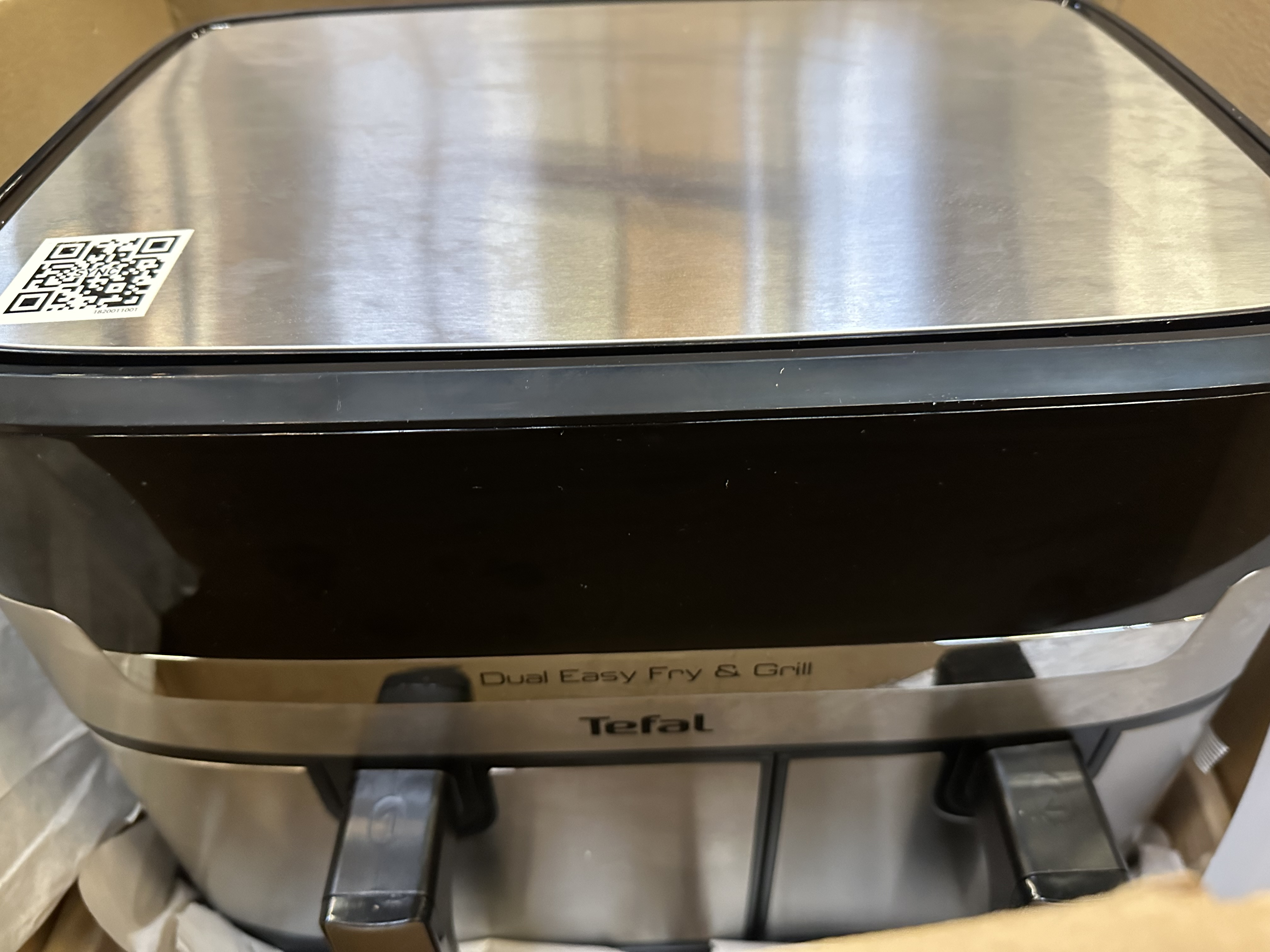 Zbliżenie Tefal Dual Easy Fry & Grill, pokazujące górę i pokrywę.