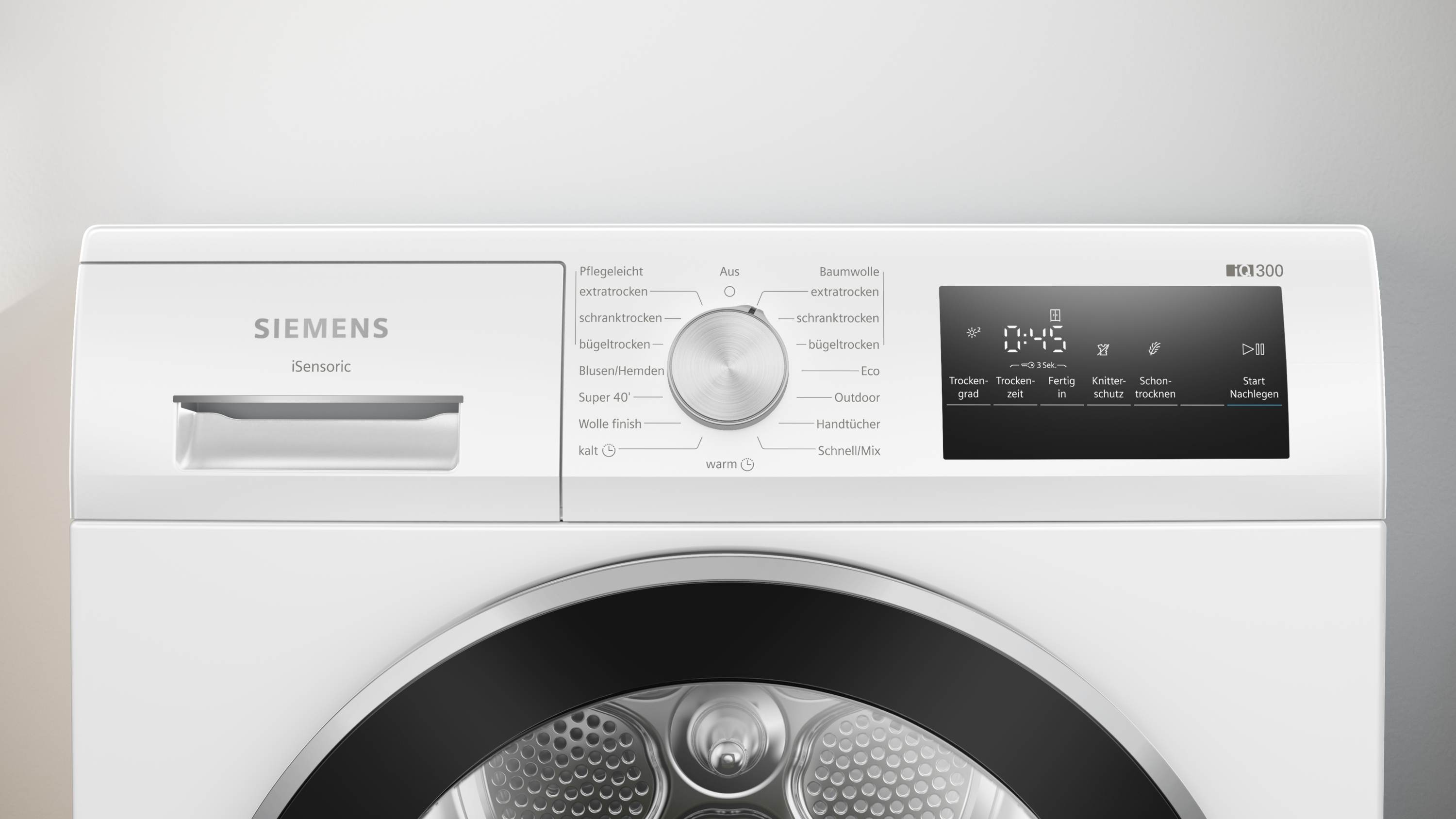 Ein weißer Siemens-Trockner mit Bedienfeld, das Trockenoptionen und einen digitalen Timer mit 0:45 anzeigt.