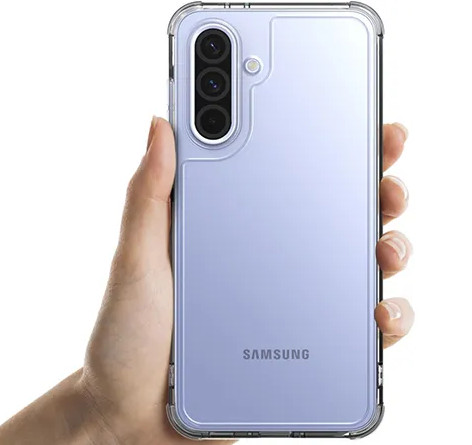 Ręka trzyma przezroczyste etui na telefon z telefonem w środku.