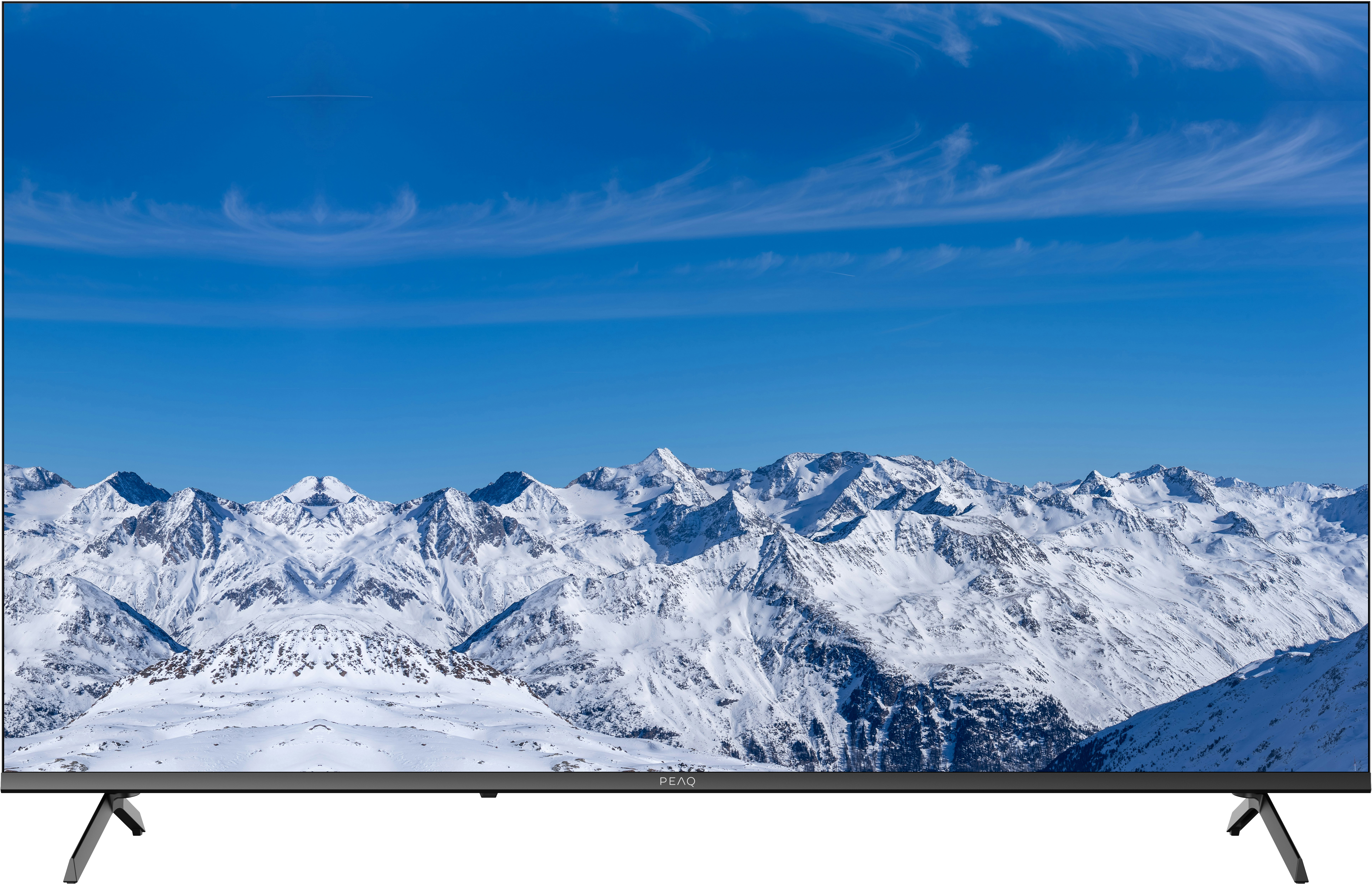 Une télévision affichant un paysage de montagne enneigé sous un ciel bleu.
