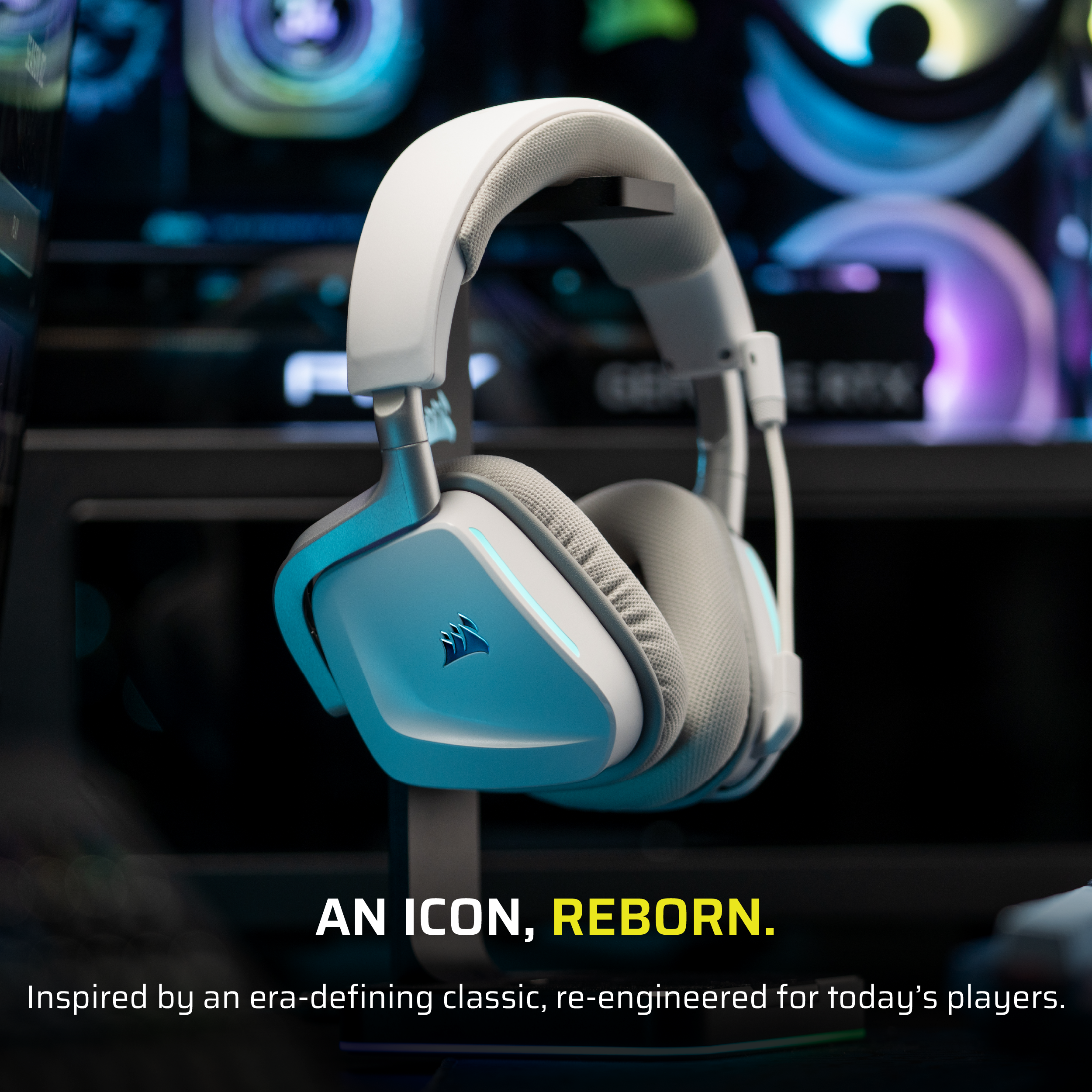 Casque de jeu blanc et gris sur un support. Le texte "AN ICON, REBORN" est en dessous.