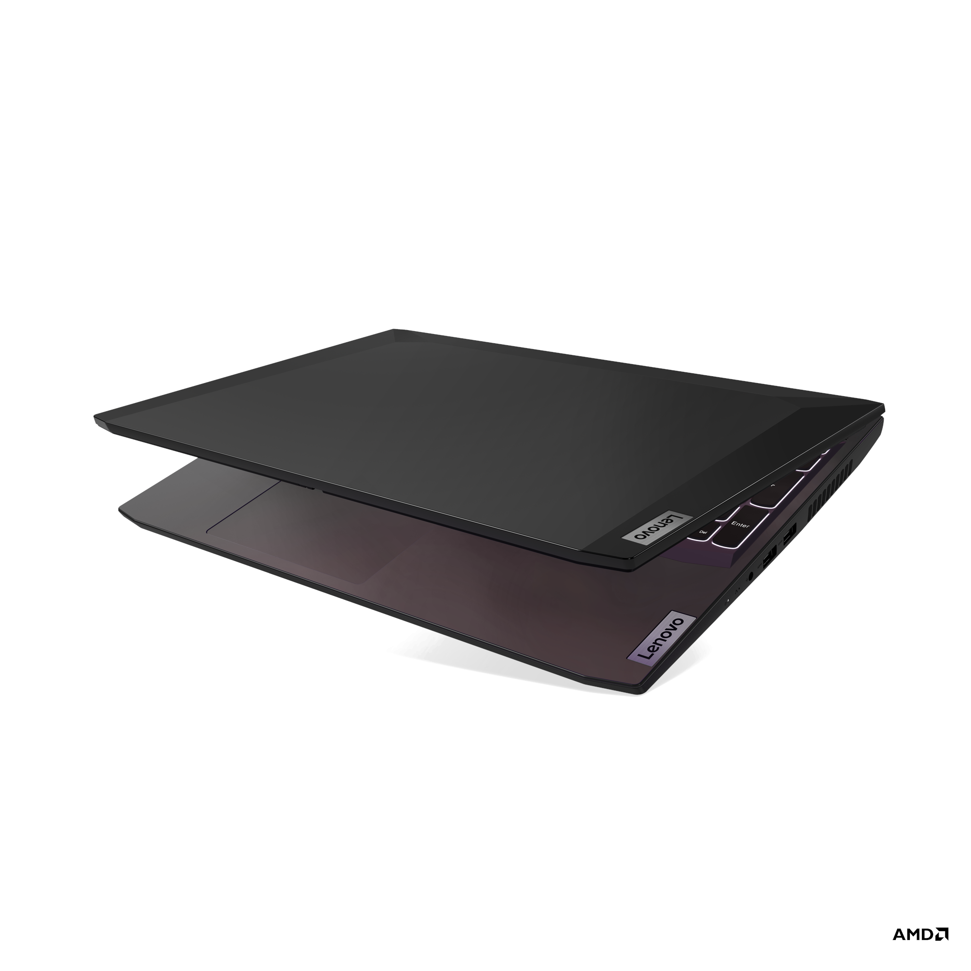 Kısmen açık dizüstü bilgisayar, siyah gövde, Lenovo logosu belirgin. Açılı görünüm.
