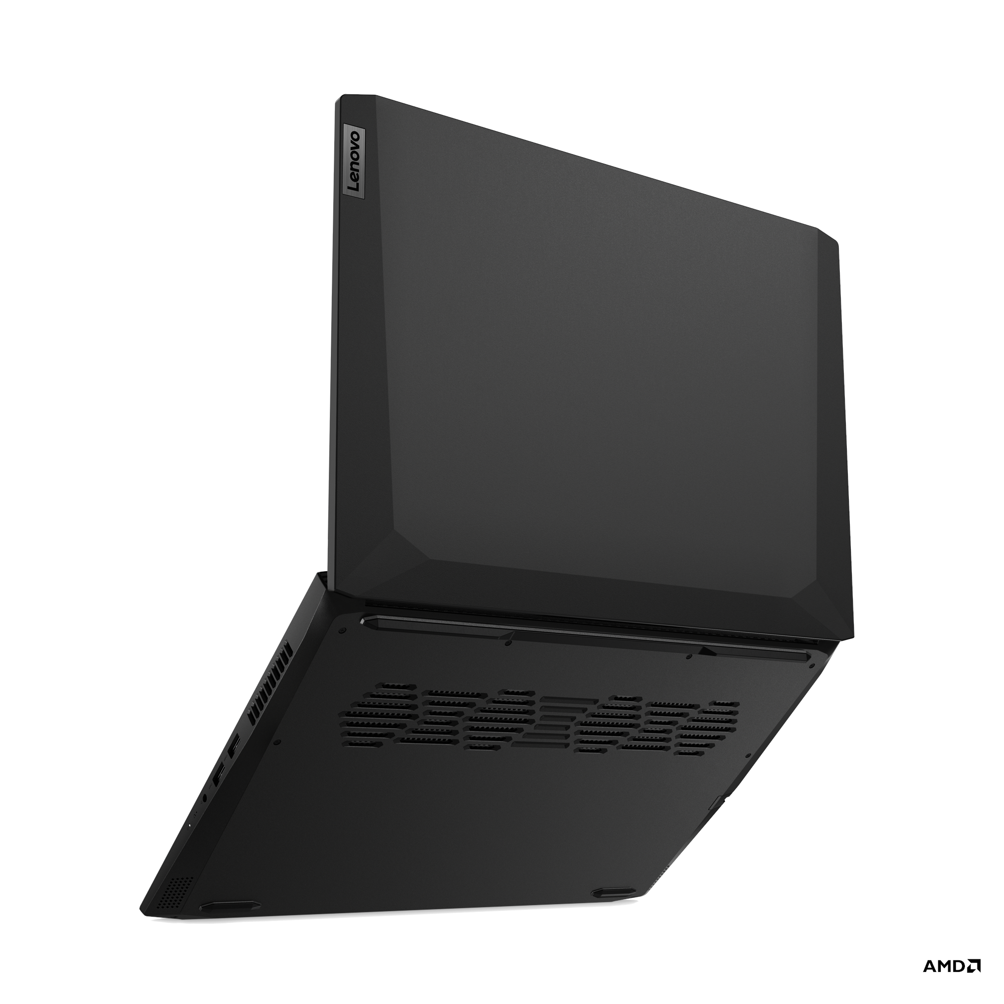 Siyah bir Lenovo dizüstü bilgisayar, arkadan ve hafifçe açık olarak, havalandırma deliklerini ve alt taraftaki AMD logosunu gösteriyor.