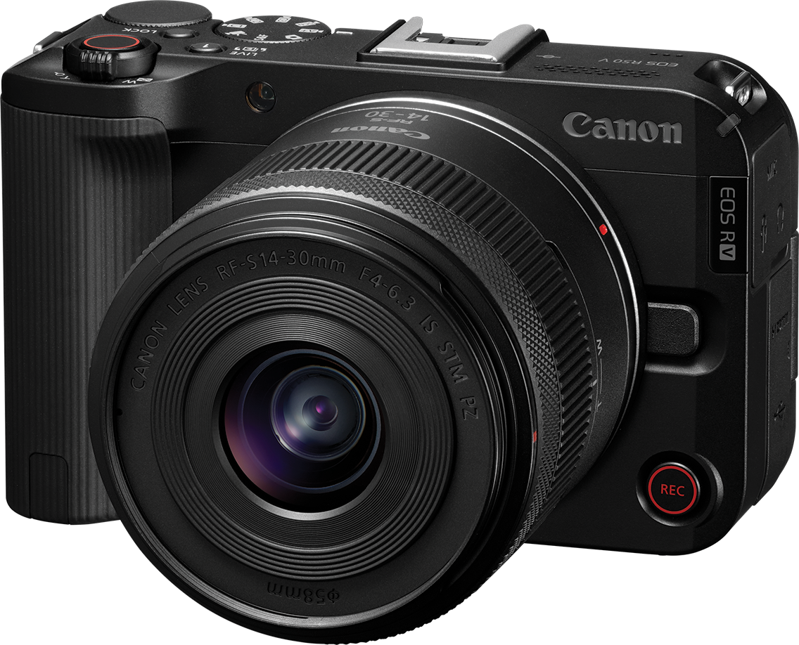 Un appareil photo Canon EOS R50 V noir avec un objectif. L'objectif est centré. L'appareil photo a un bouton REC rouge.