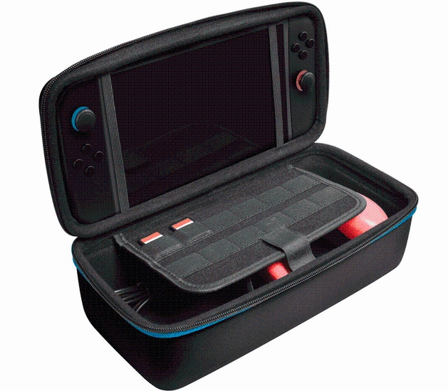 Otwarta czarna torba transportowa z konsolą do gier, akcesoriami i logo 'GxTrust'.