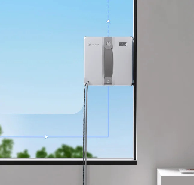 Nowoczesna kuchnia z otwartą wbudowaną lodówką, pokazująca jedzenie w środku.