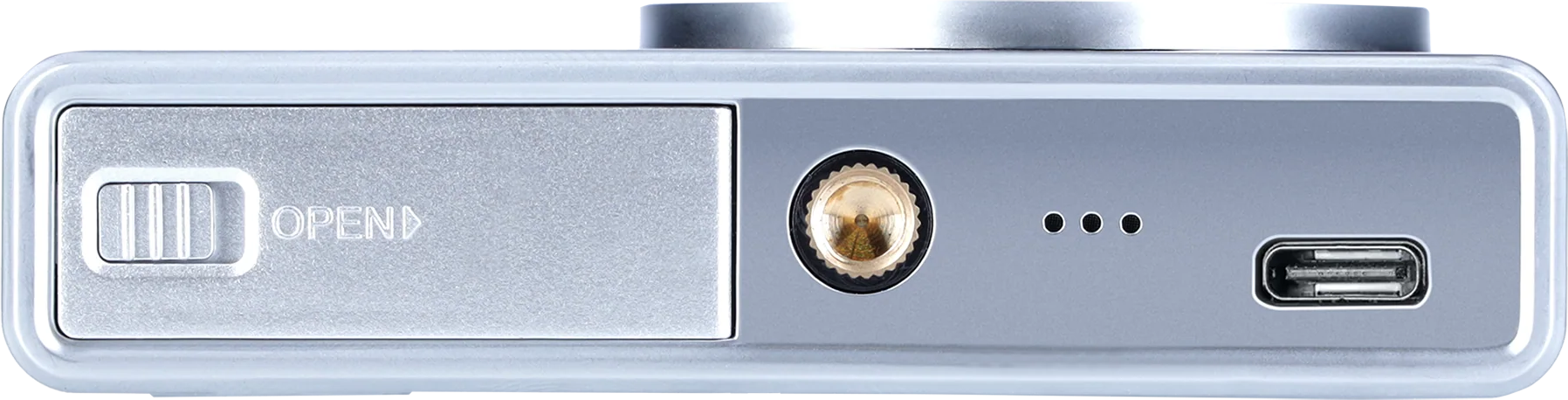 Silberne Kamera mit offener Tür, Anschluss und USB-C-Anschluss.