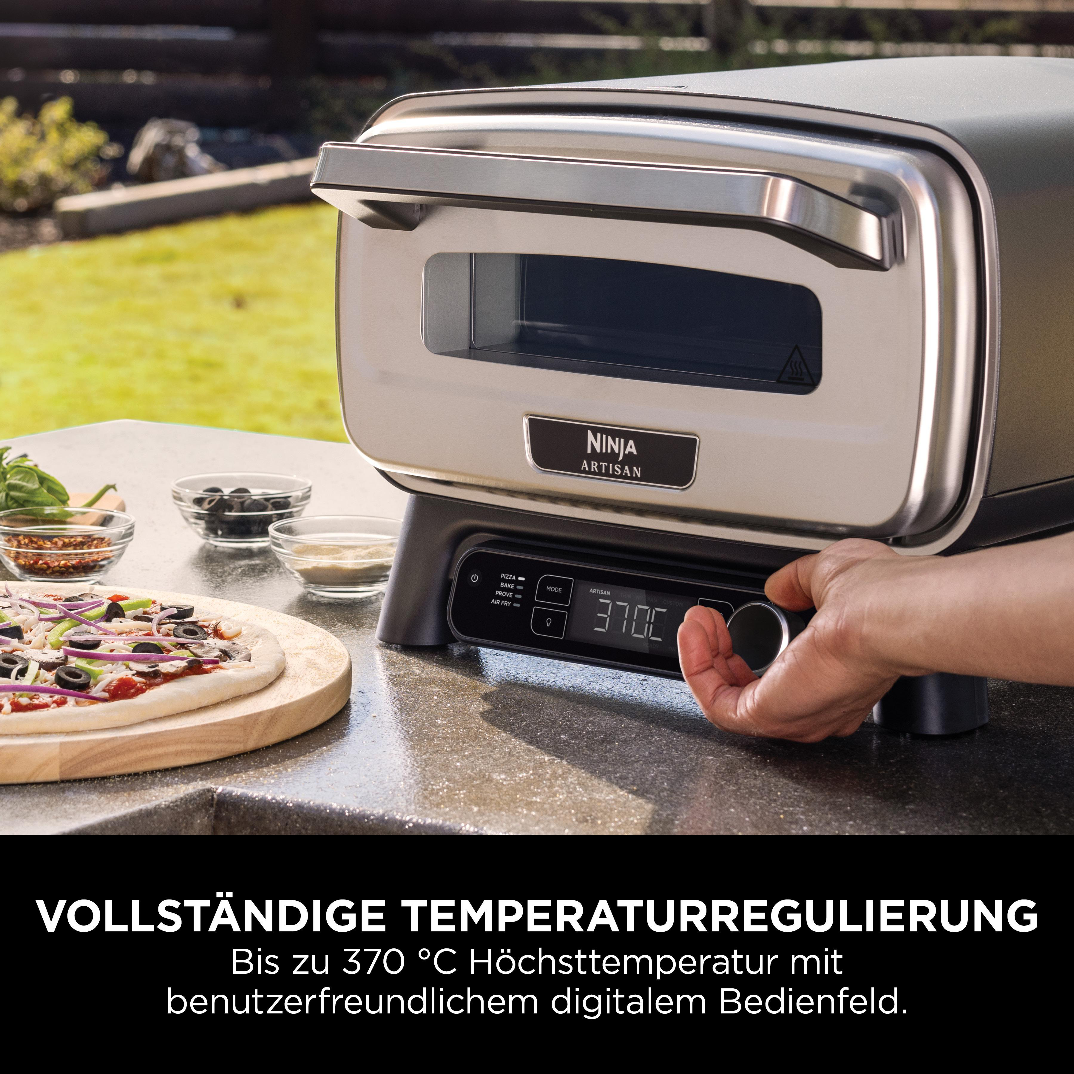 Pizzaofen im Freien mit Bedienfeld und Pizza. Text: Temperaturregelung bis zu 370°C.