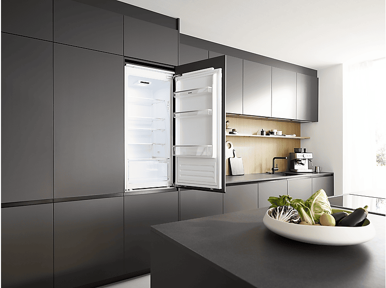 KOENIC KBR 12211 E DOD Einbaukühlschrank (197 l, E, 1221 mm hoch}, Weiß )