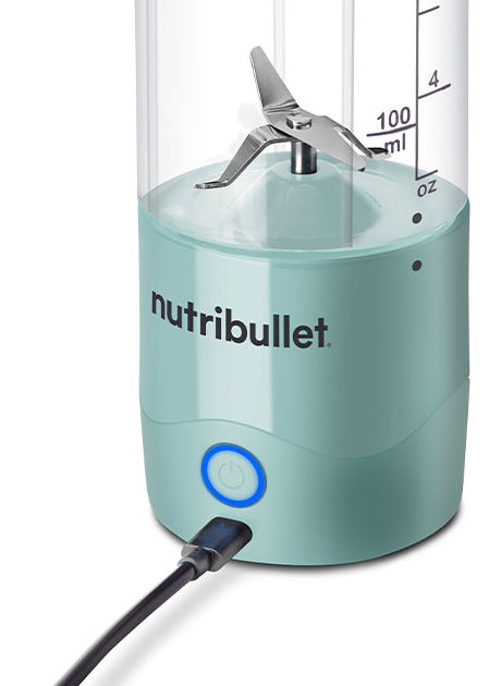 Türkiz Nutribullet turmixgép töltőkábellel.