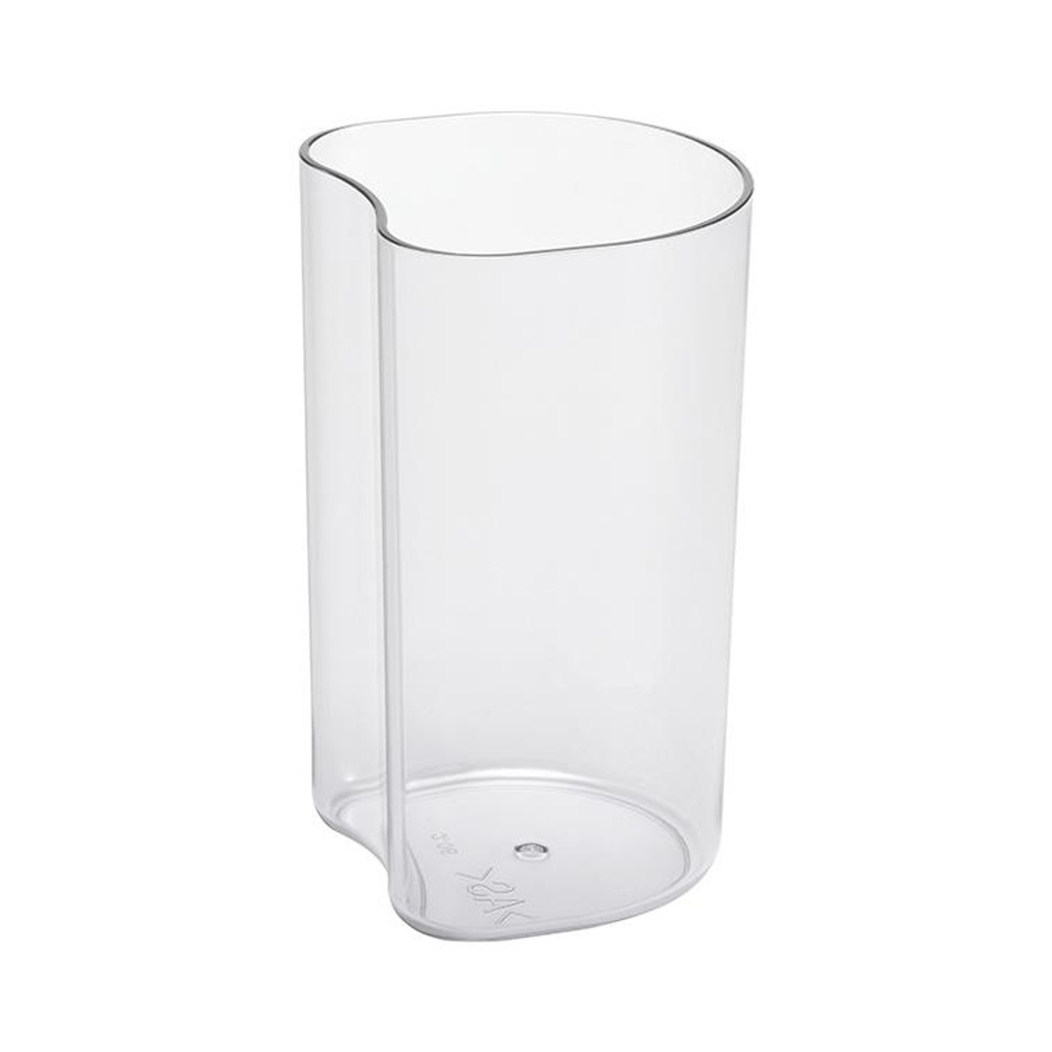Un bicchiere di plastica trasparente, dai lati curvi, isolato su bianco.