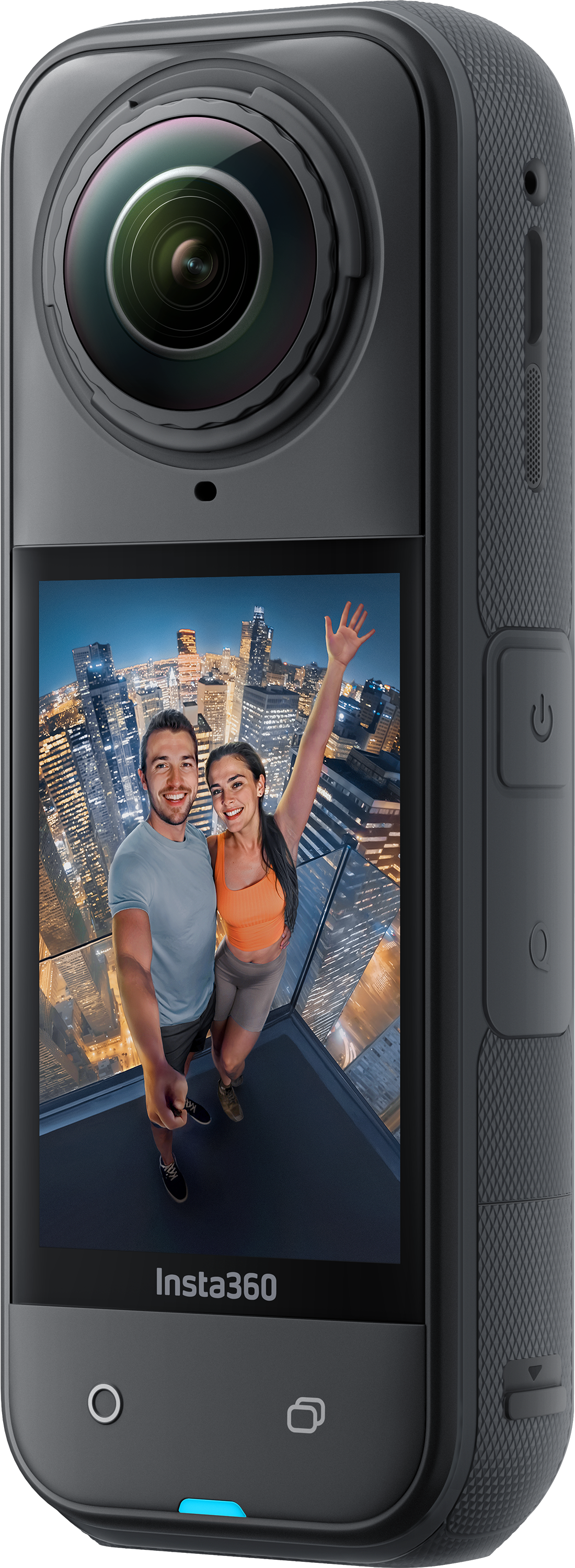 Fekete Insta360 kamera egy párt mutat egy éjszakai városban. A lencse felül van.