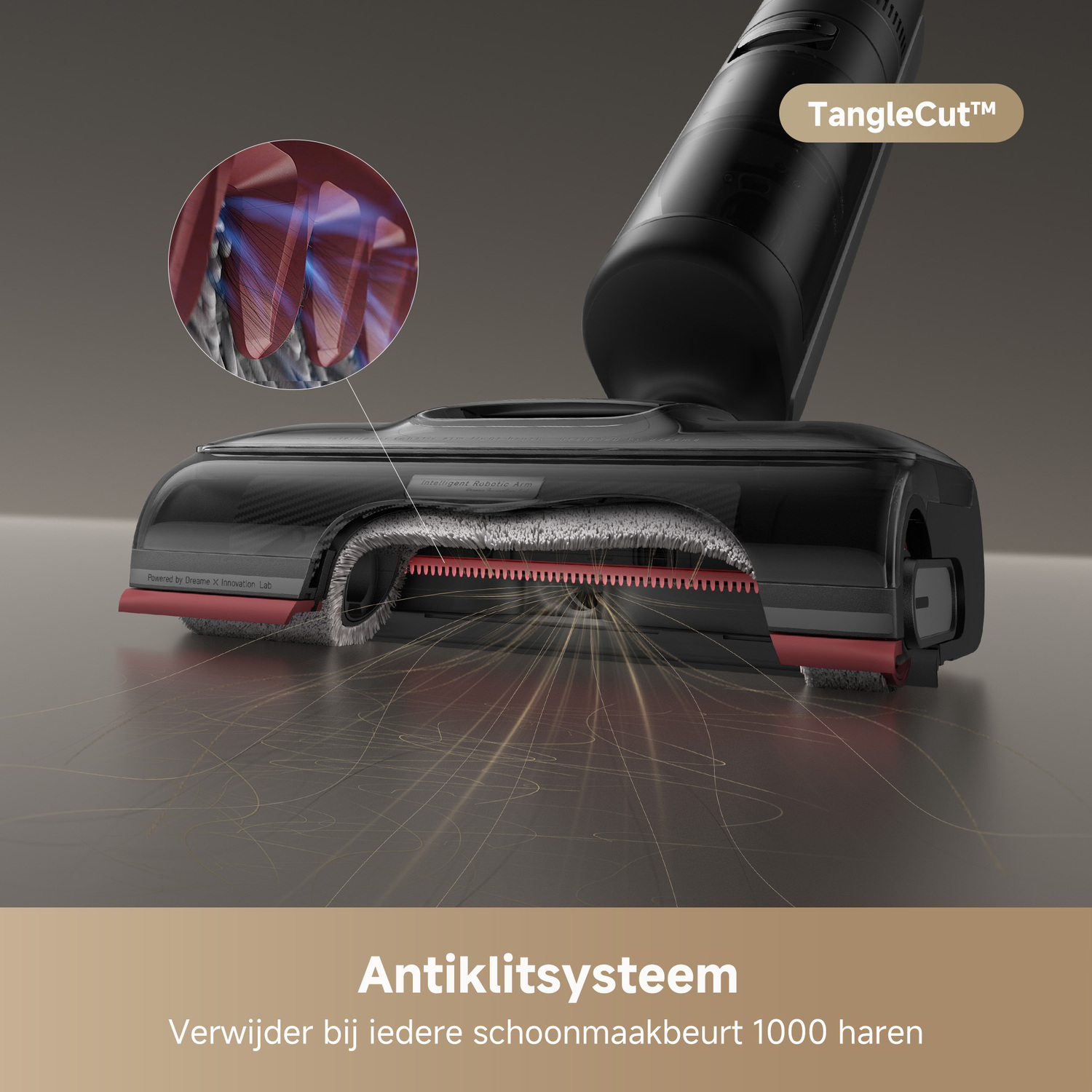 Een close-up van een stofzuigerkop, met rode accenten en een doorsnede.