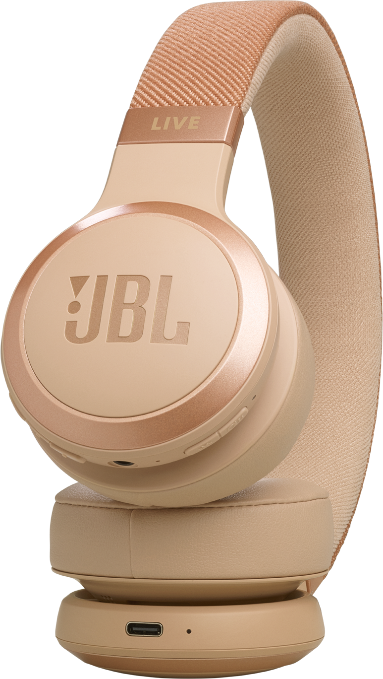 Casque JBL beige, vue en angle. Le bandeau est en tissu.