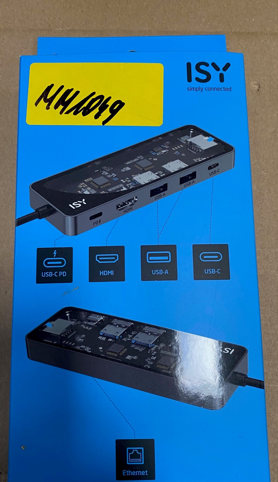 Hub z wieloma portami. Pudełko przedstawia hub i jego porty: USB-C PD, HDMI, USB-A i USB-C.