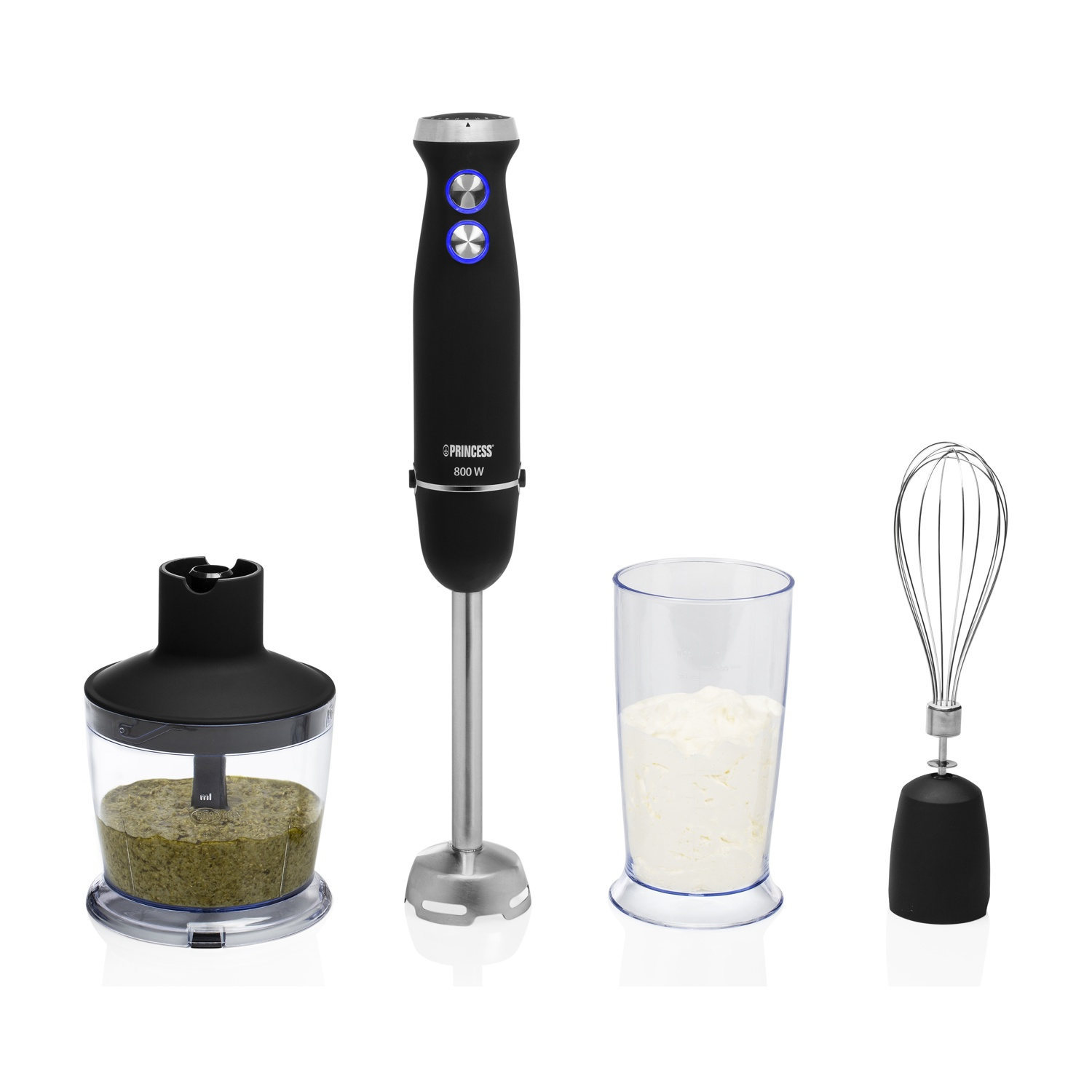 Frullatore a immersione nero con accessori e ingredienti nei contenitori.