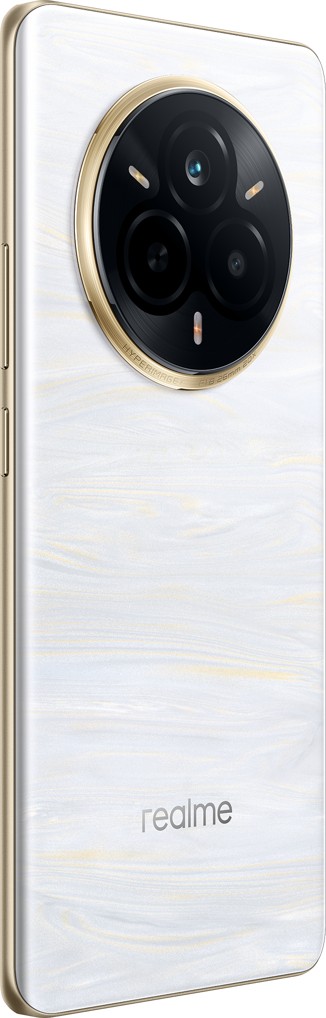 Fehér Realme telefon, arany szegéllyel, hármas kamerával, fehér márványhatású hátlappal, Realme logóval.