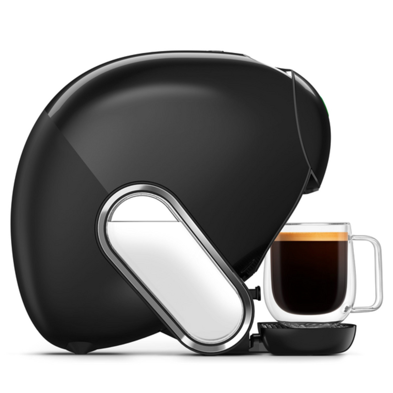Zwarte koffiemachine met een transparante glazen beker gevuld met koffie. De machine heeft een watertank en een kleine basis.