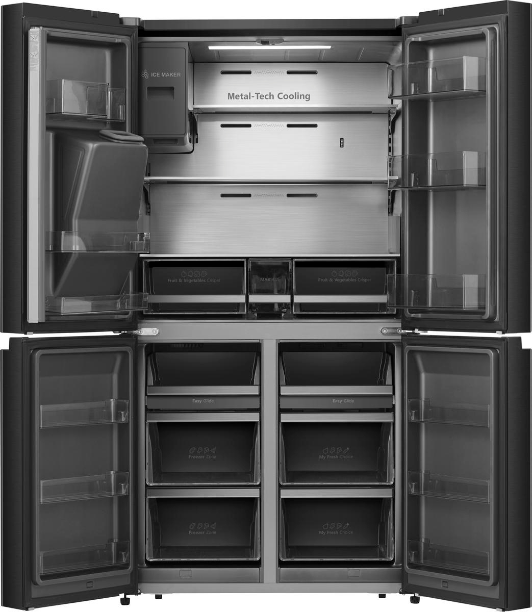 Ein moderner Kühlschrank mit offenen Türen, der Regale und Schubladen mit Lebensmitteln zeigt.