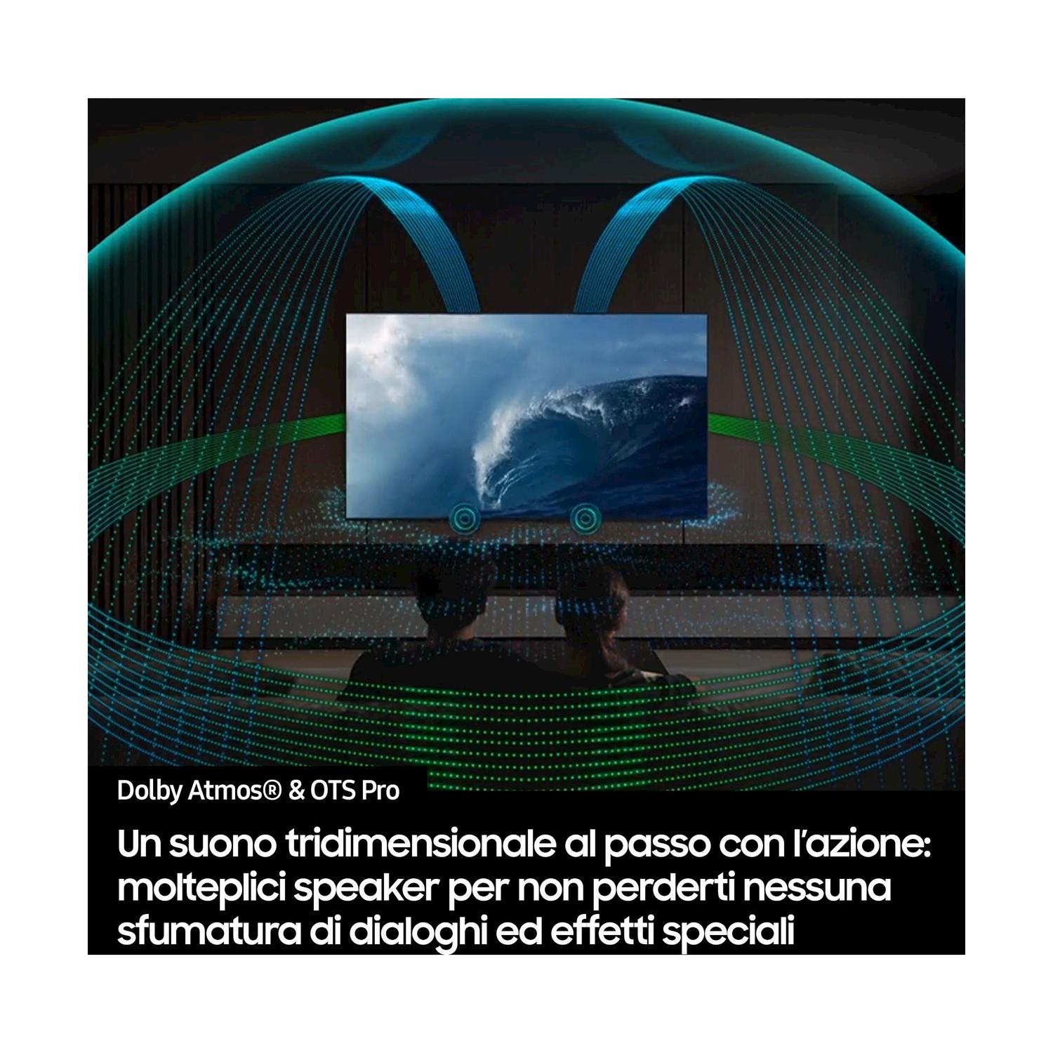 Persone guardano schermo TV con scena onda, con logo Dolby Atmos & OTS Pro.