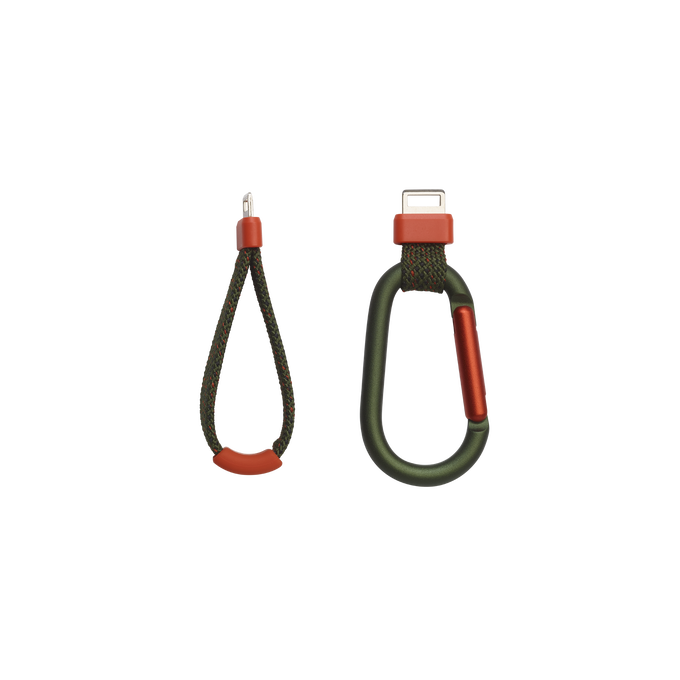 Dos cables USB-C a Lightning con detalles en naranja. Uno es un bucle y el otro es estilo mosquetón.