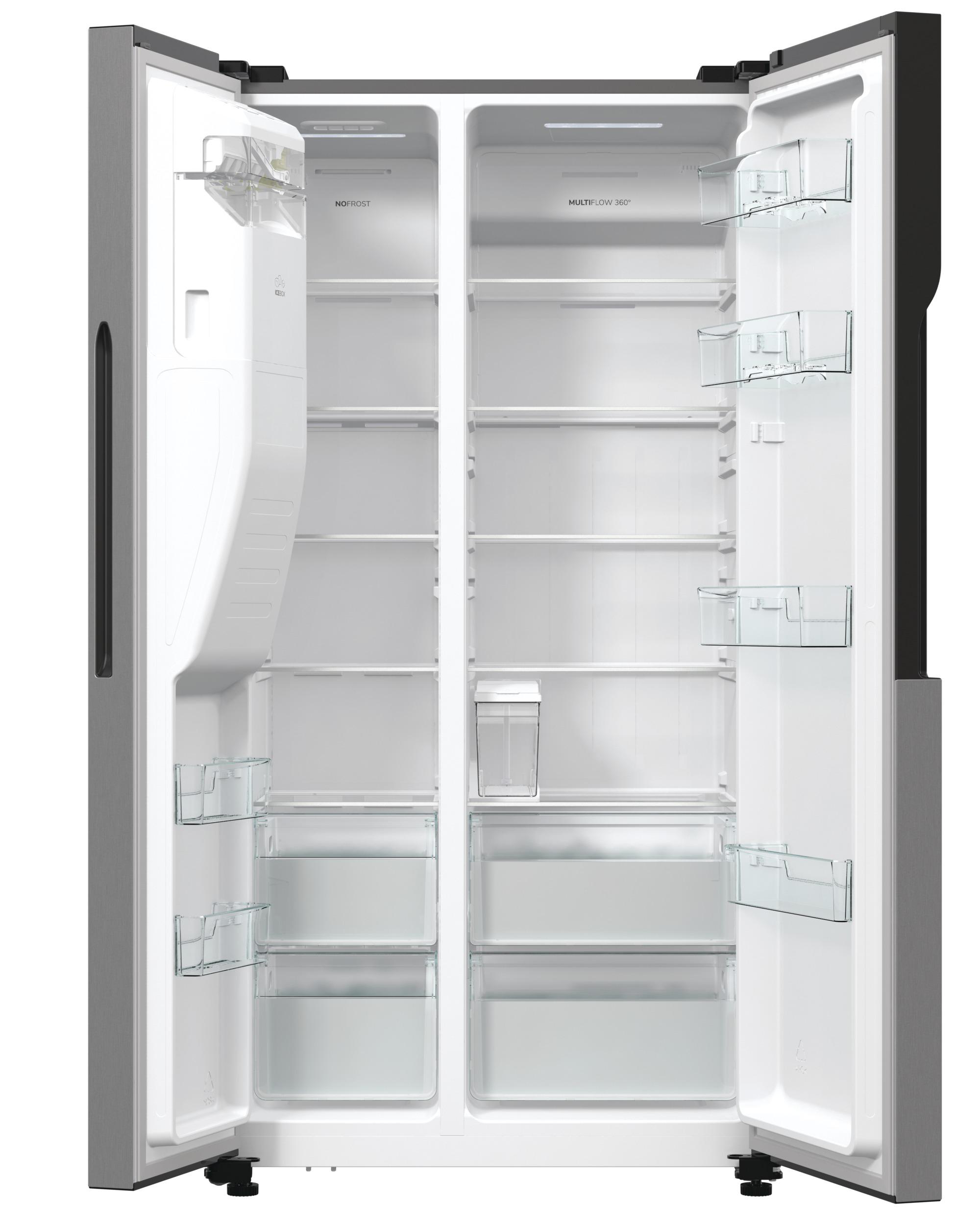 Offener Kühlschrank. Regale und Schubladen sind sichtbar.