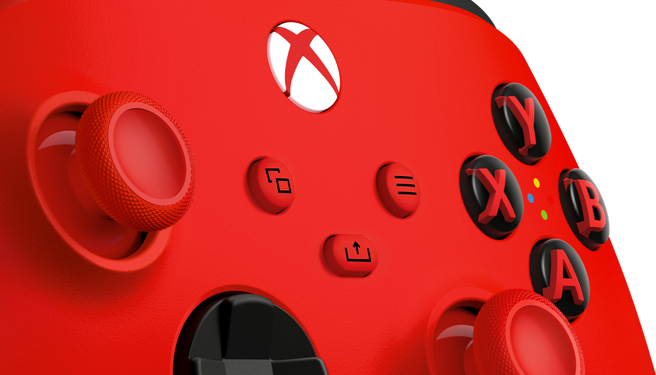 Roter Xbox-Controller. Nahaufnahme von Knöpfen und Joysticks, rotes Gehäuse.