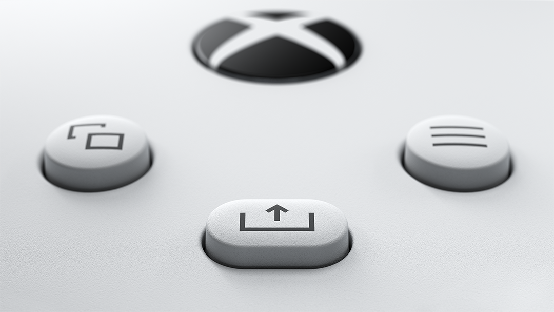 Nahaufnahme eines weißen Xbox-Controllers mit drei Tasten und dem Xbox-Logo.