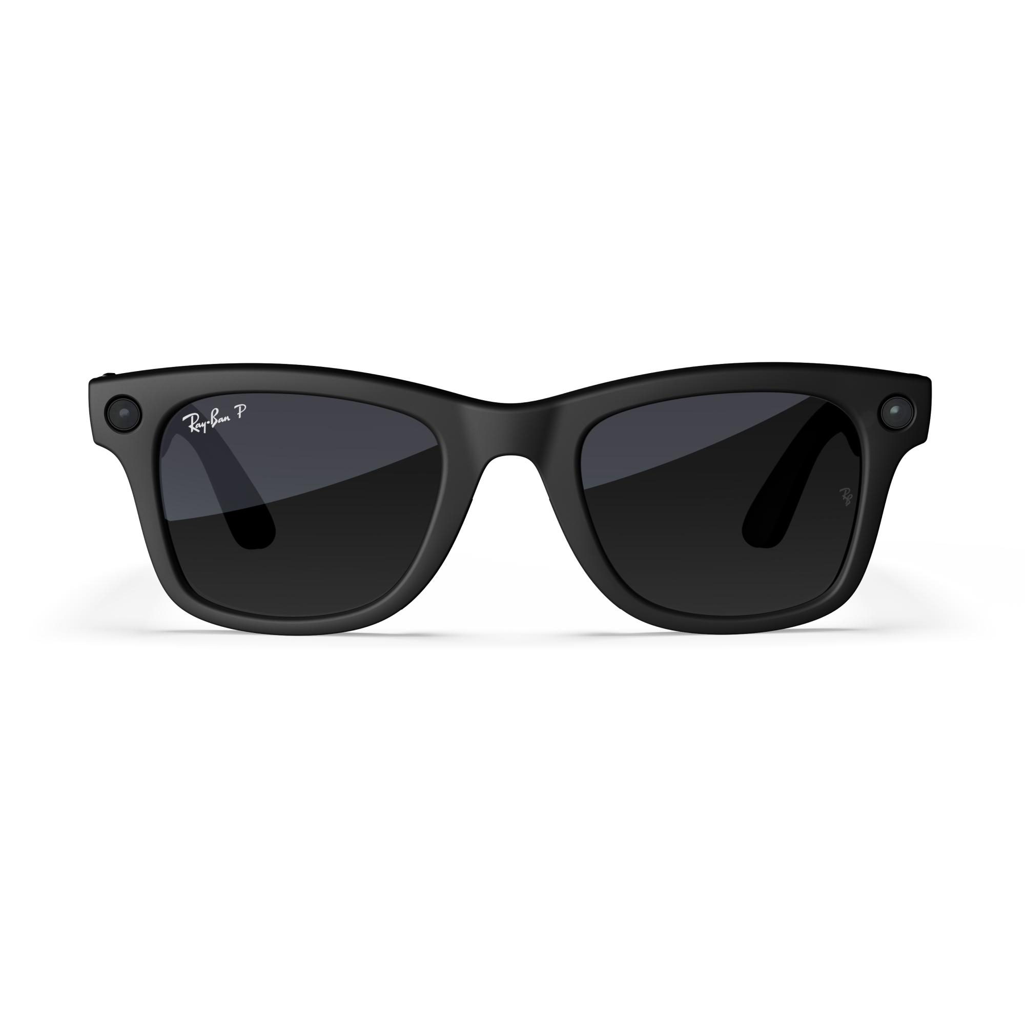 Schwarze Ray-Ban-Sonnenbrille mit dunklen Gläsern, auf weißem Hintergrund, Studioaufnahme.