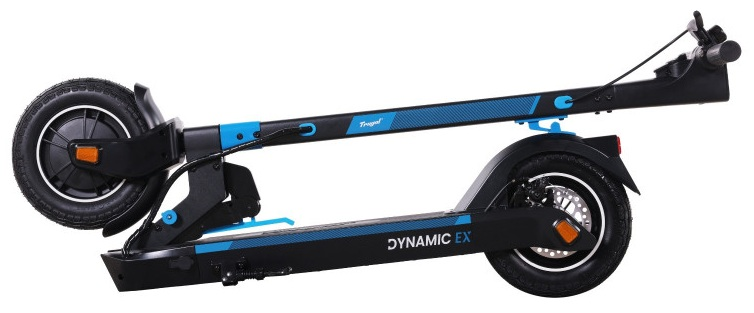 Złożona hulajnoga elektryczna. Jest czarna i niebieska z marką Dynamic EX.