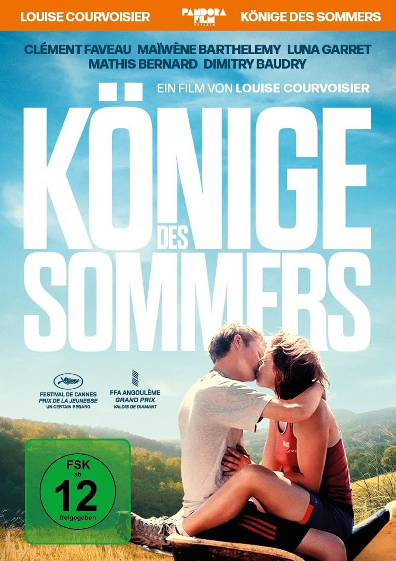 DVD-Cover für Könige des Sommers. Küssendes Paar. Blauer Himmelhintergrund mit Text.