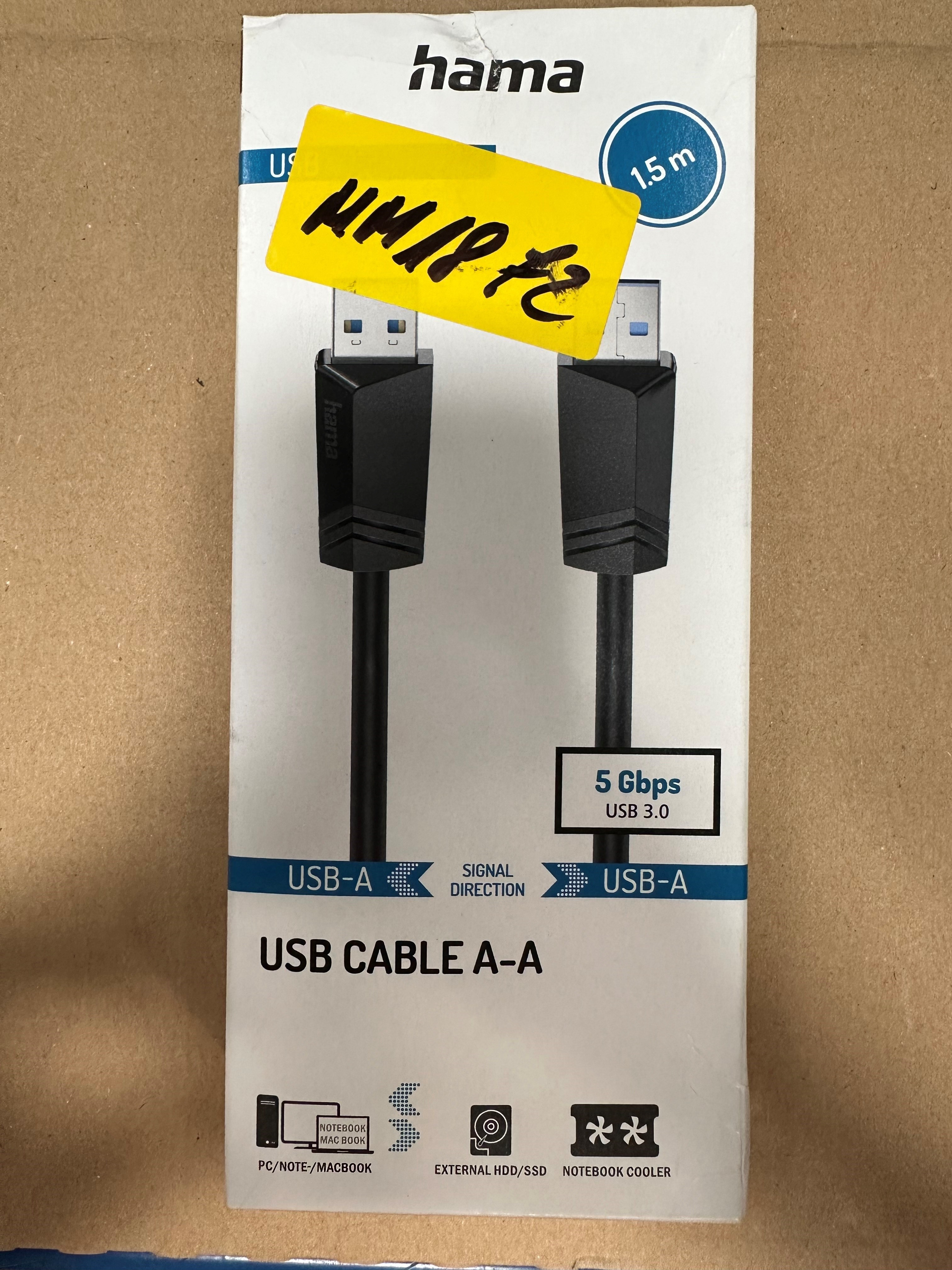 Opakowanie kabla USB. Czarny kabel ze złączami USB-A. Etykieta mówi 5 Gbps, USB 3.0 i pokazuje strzałki kierunkowe.