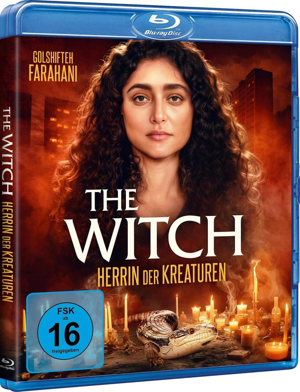 Blu-ray-Cover von 'The Witch'. Eine Frau mit dunklem Haar und eine Eidechse auf dem Cover.