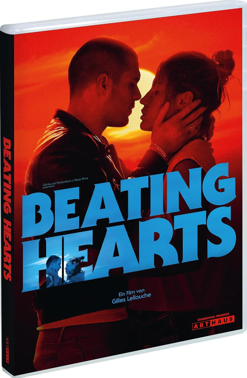 DVD-Hülle. Ein Paar berührt sich mit den Stirnen. Der Titel, Beating Hearts, steht in großen blauen Buchstaben.