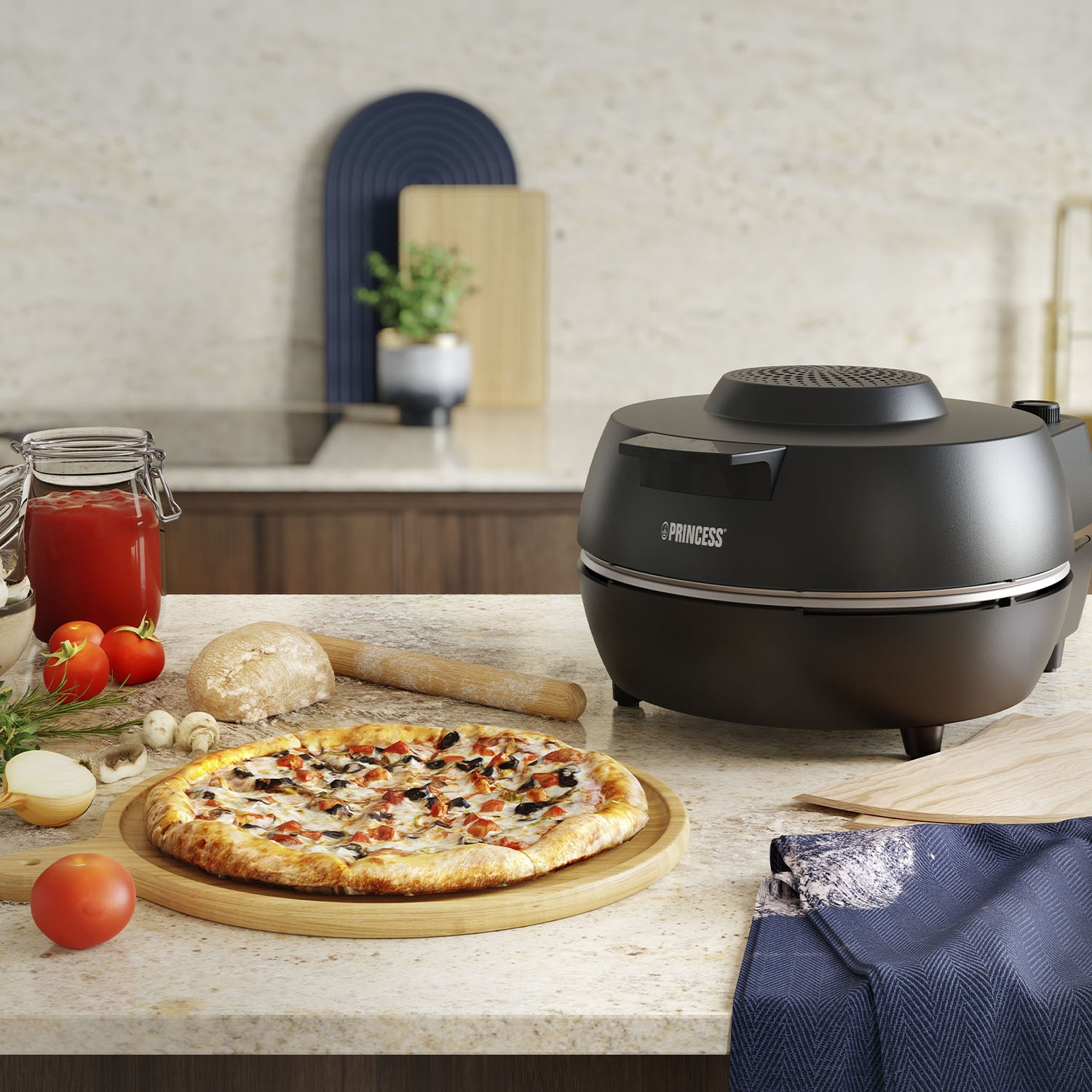 Pizza su tagliere, friggitrice nera, ingredienti sul bancone.