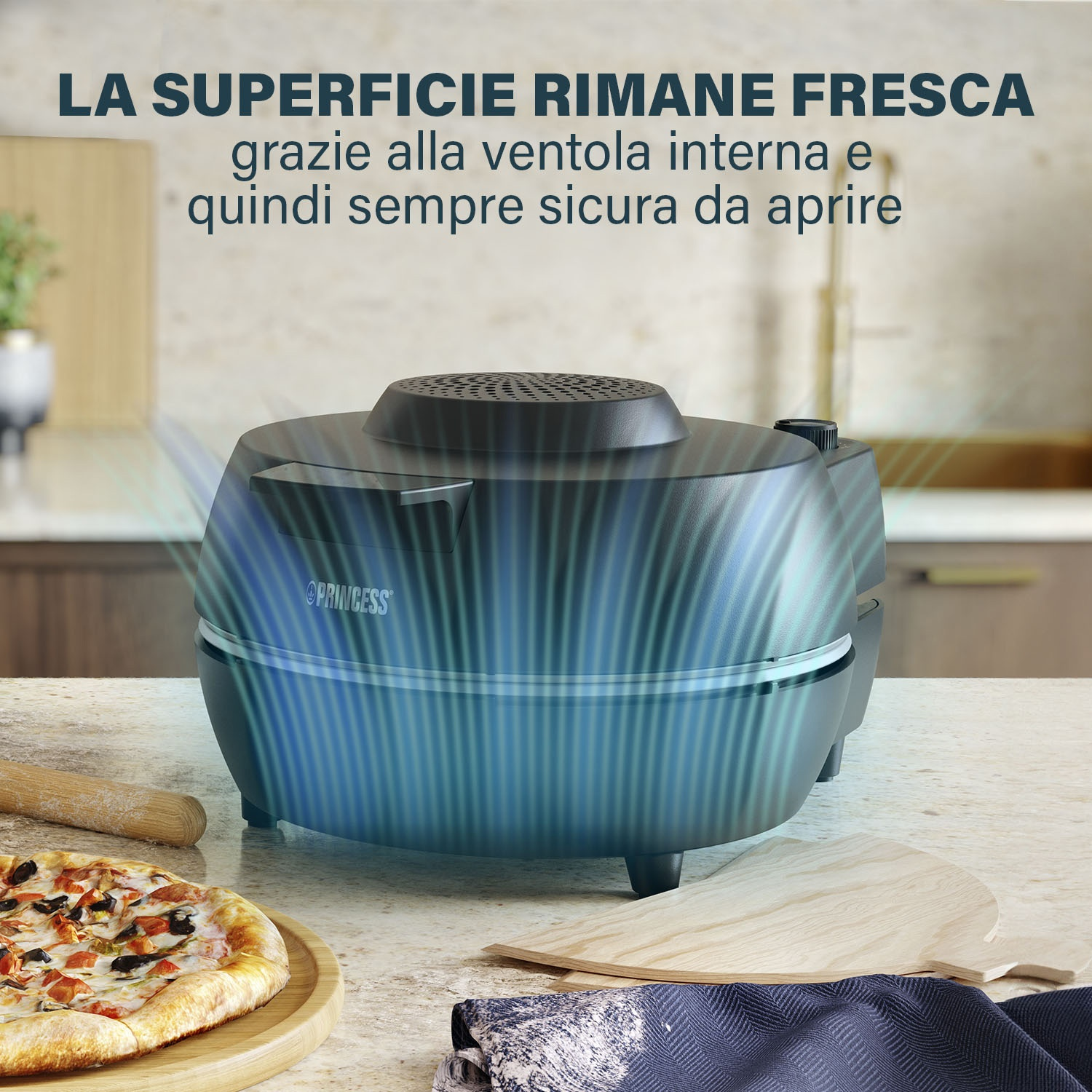 Friggitrice ad aria nera su un bancone con pizza e taglieri.