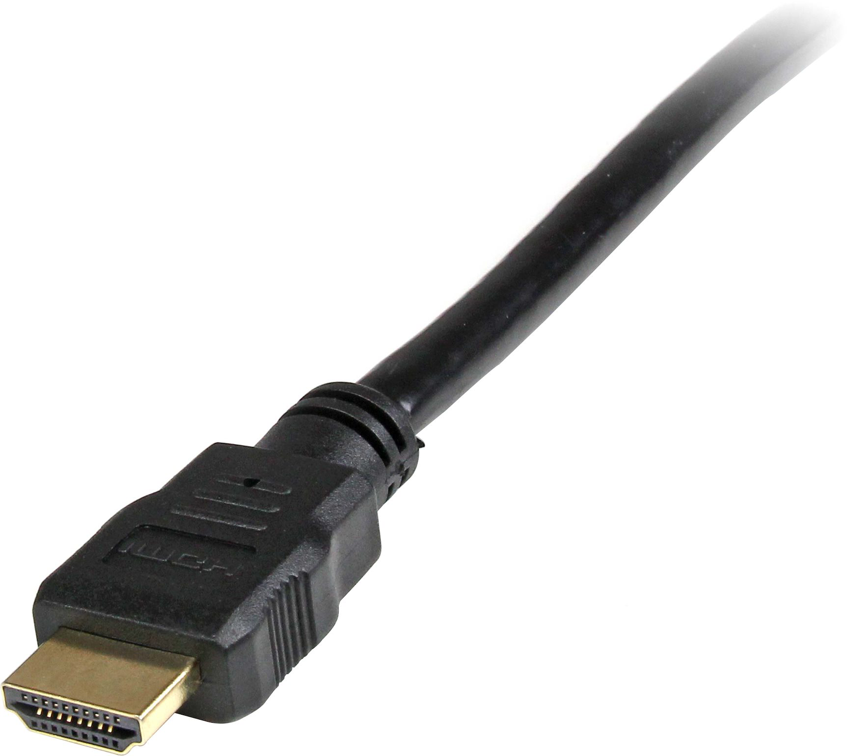 Egy fekete HDMI kábel közeli képe arany színű csatlakozóval fehér háttér előtt.