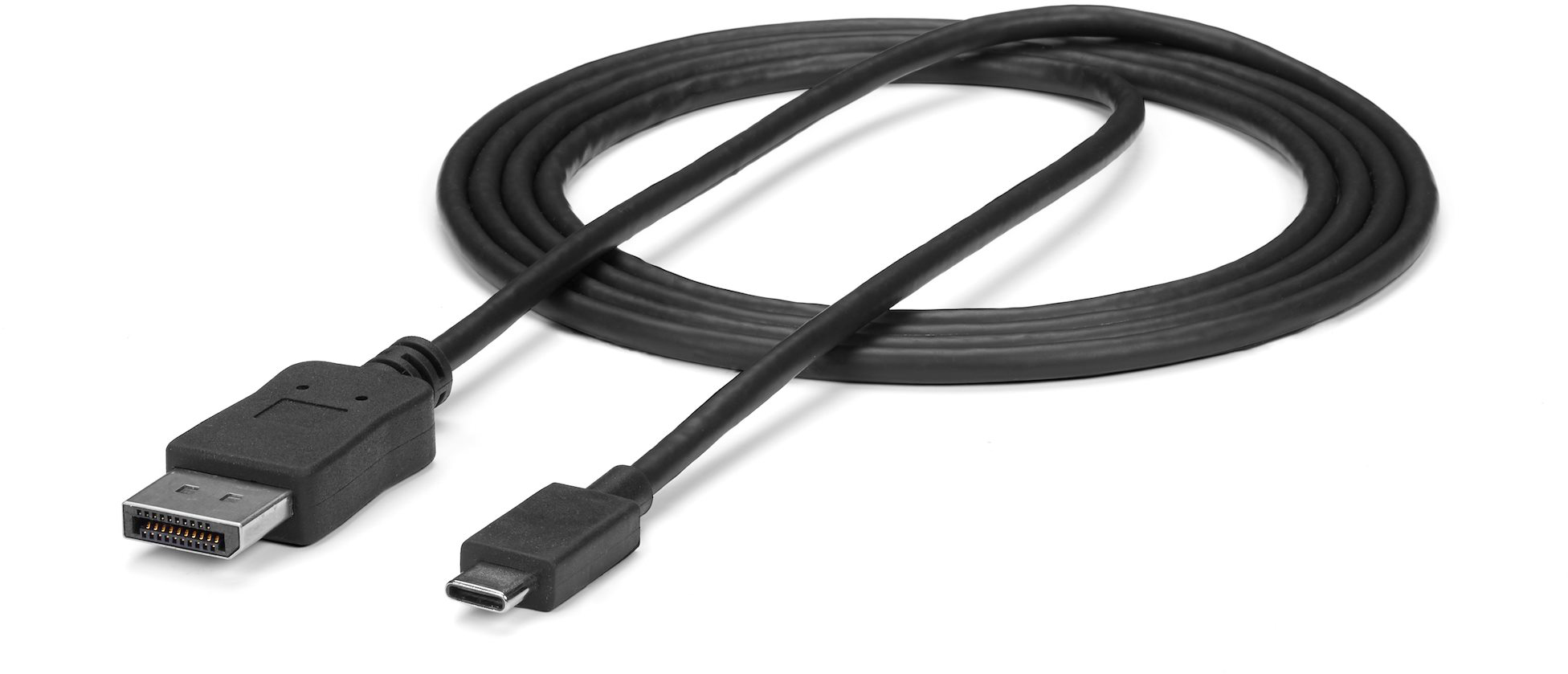 Egy fekete USB-USB-C kábel. Az USB vége téglalap alakú, az USB-C vége kisebb és ovális.