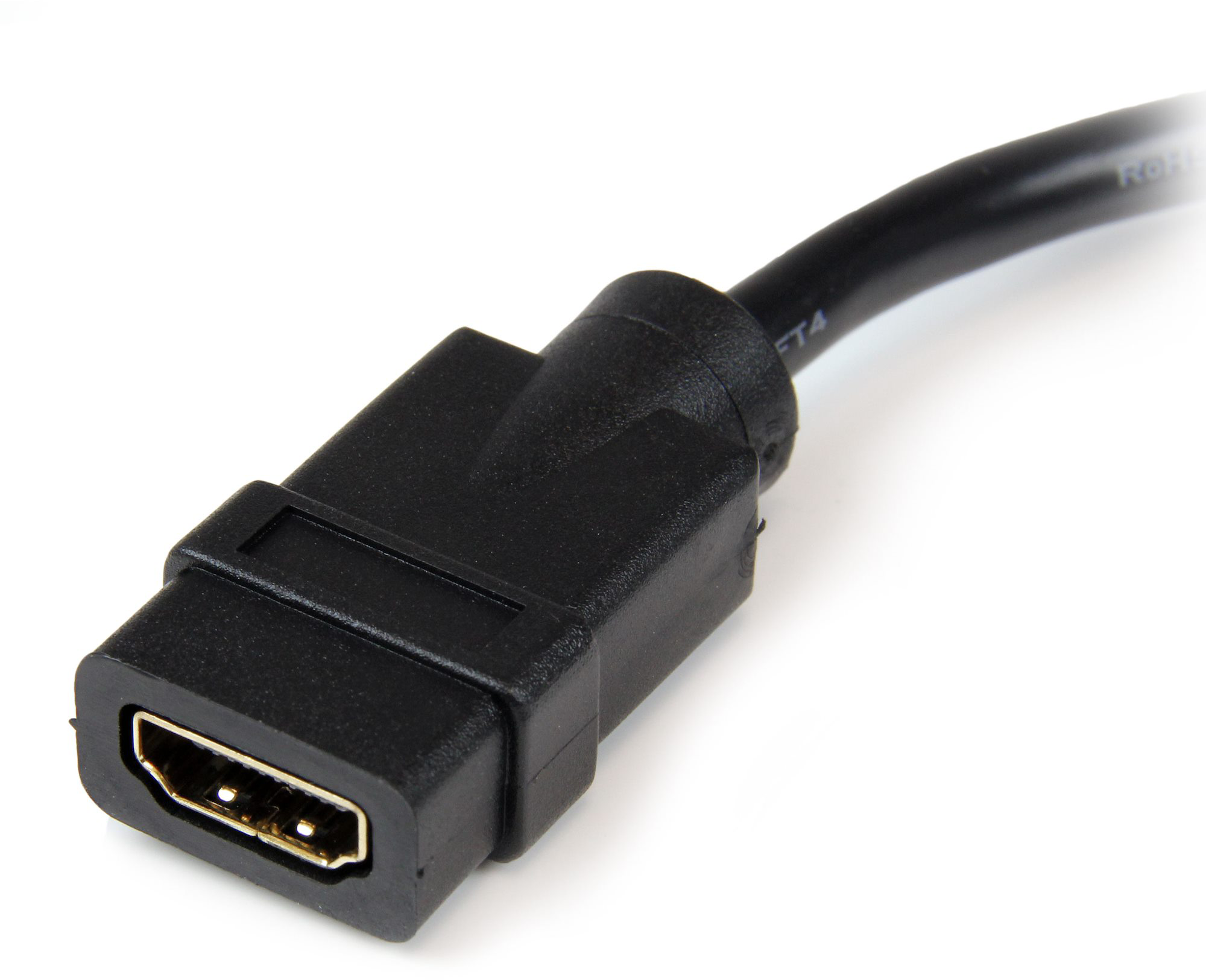 Egy fekete HDMI kábelcsatlakozó közelről.