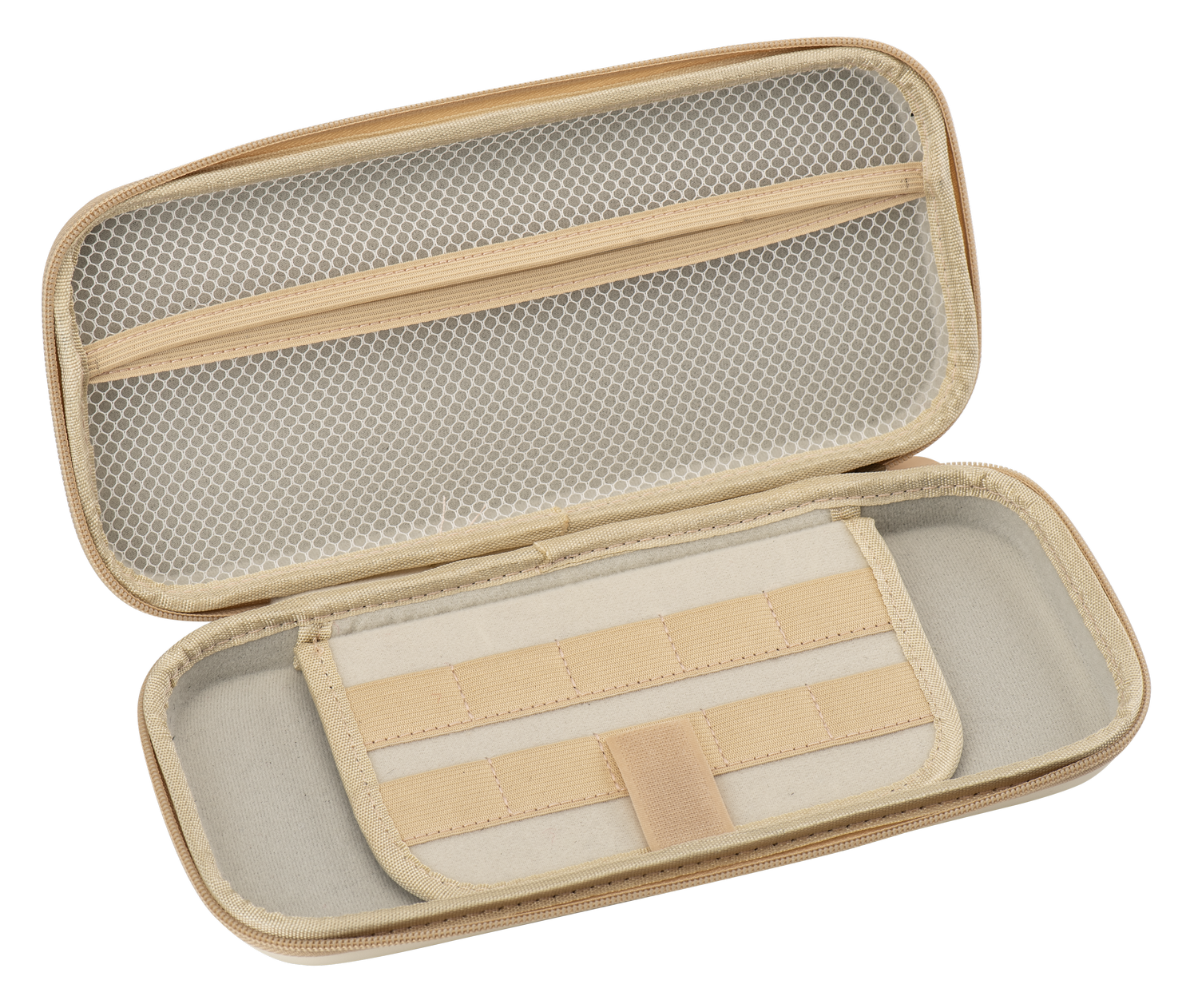 Estuche beige abierto con bolsillo de malla y compartimentos para artículos.