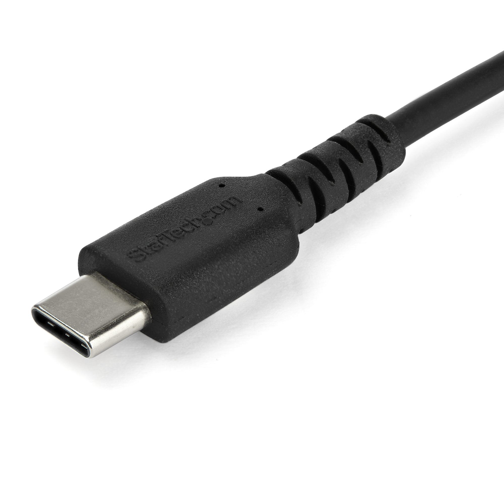 Fekete USB-C csatlakozó Startech.com felirattal, fehér felületen.