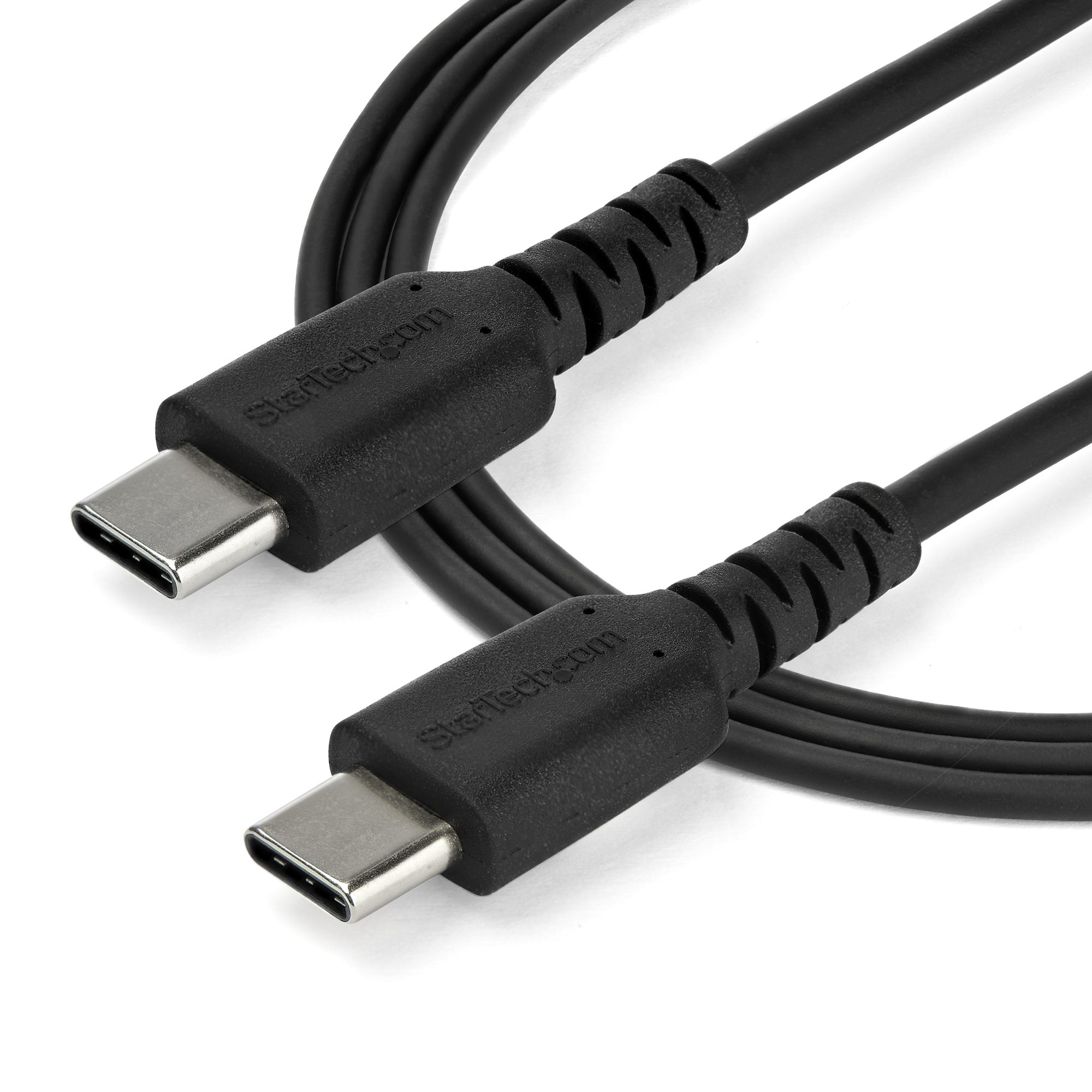 Két fekete USB-C kábel Startech.com márkajelzéssel. A csatlakozók mindkét végén.