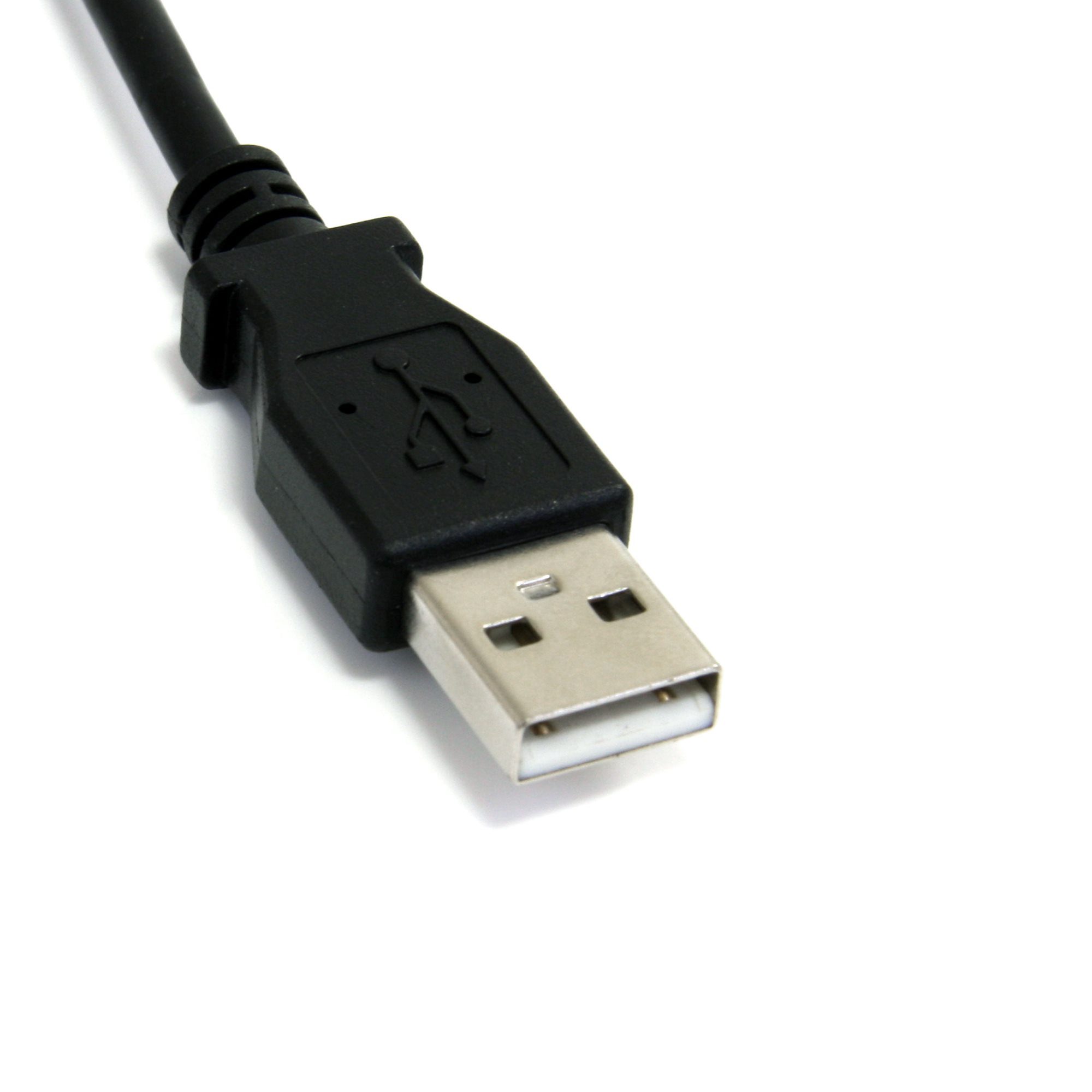 Fekete USB csatlakozó kábel ezüst fém véggel fehér háttéren.