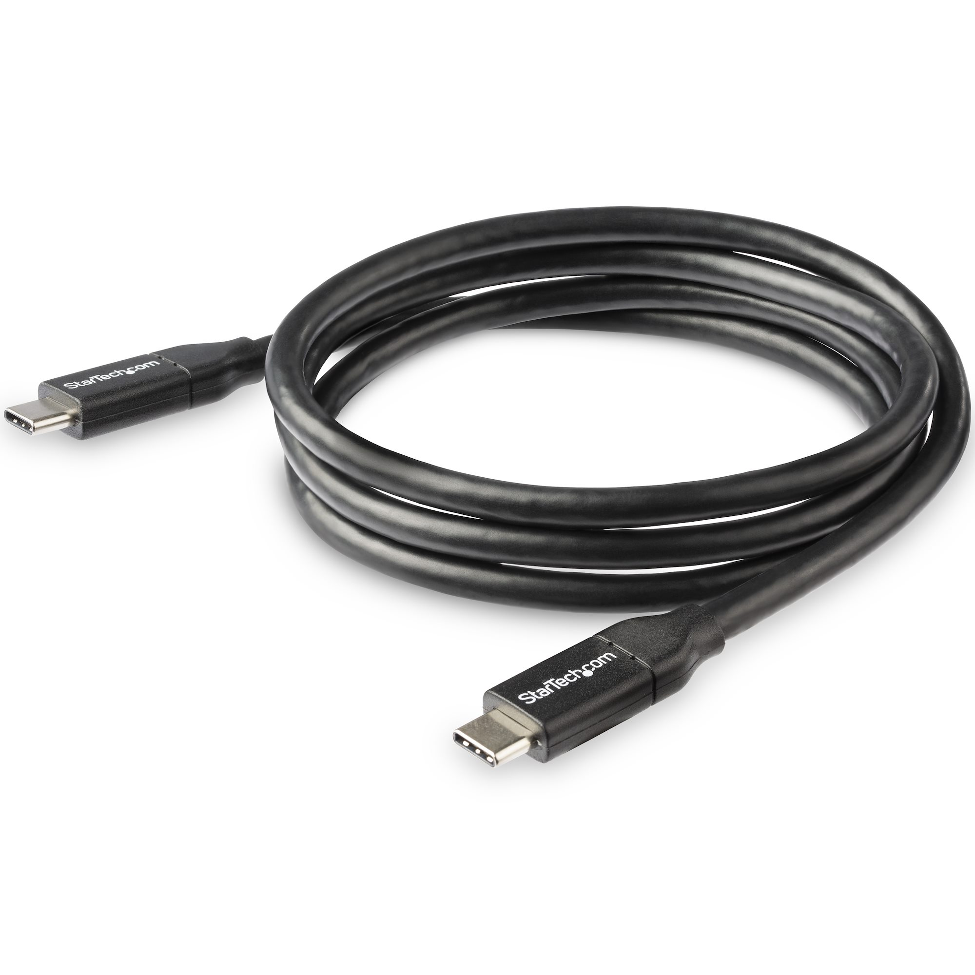 Fekete USB-C kábel fehér felületen, csatlakozókkal.