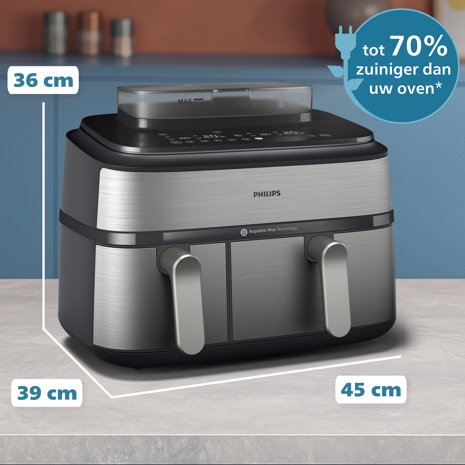 Een airfryer met afmetingen en tekst die energie-efficiëntie aangeeft.